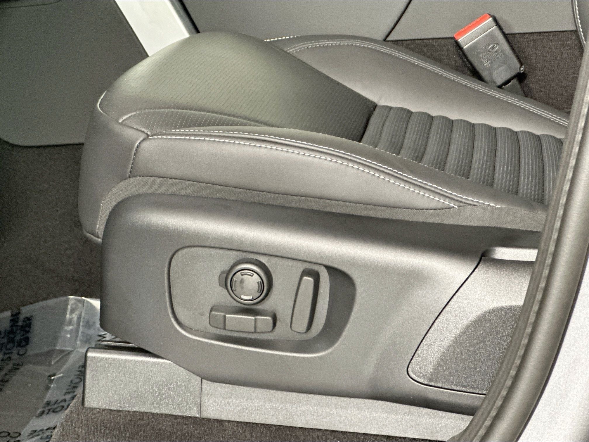 2026 Land Rover Discovery Dynamic SE