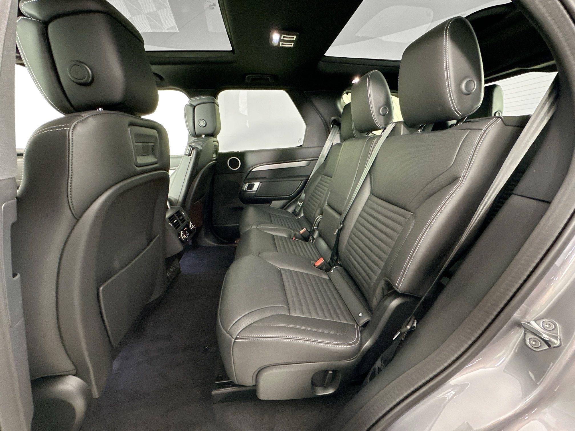 2026 Land Rover Discovery Dynamic SE