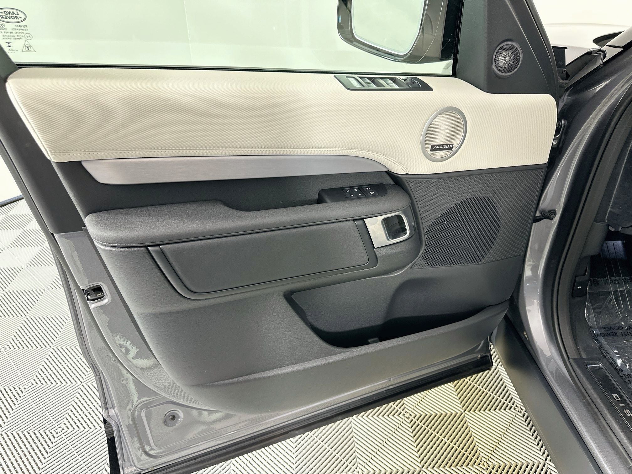2026 Land Rover Discovery Dynamic SE