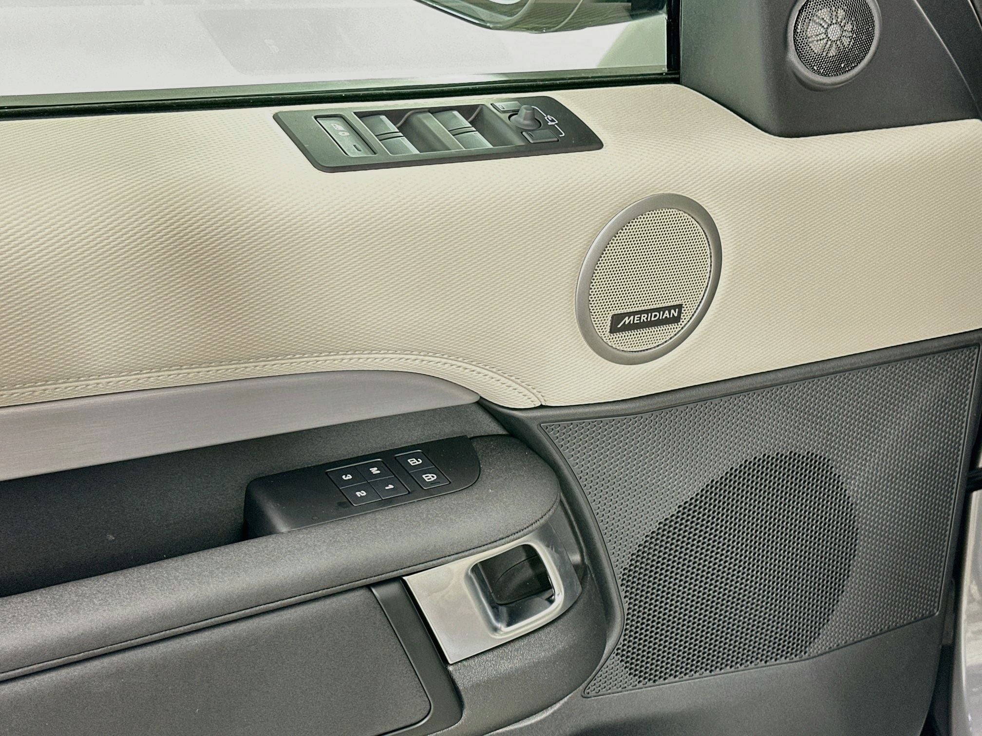 2026 Land Rover Discovery Dynamic SE