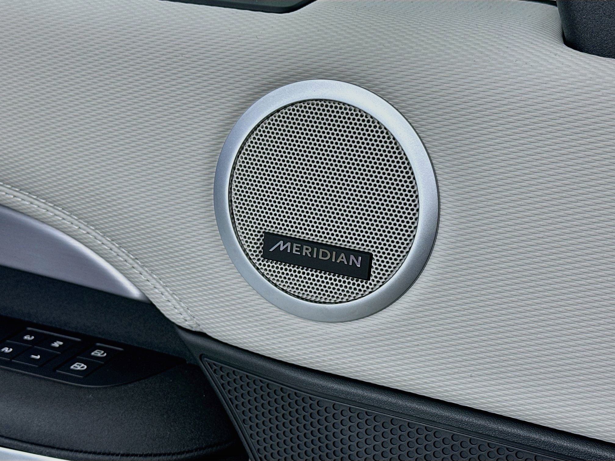 2026 Land Rover Discovery Dynamic SE