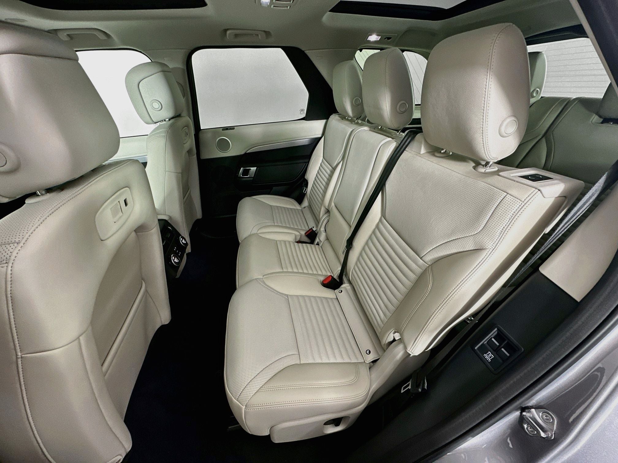 2026 Land Rover Discovery Dynamic SE