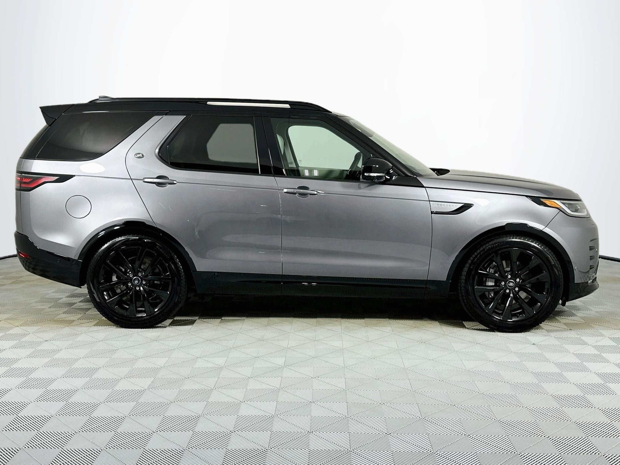2026 Land Rover Discovery Dynamic SE