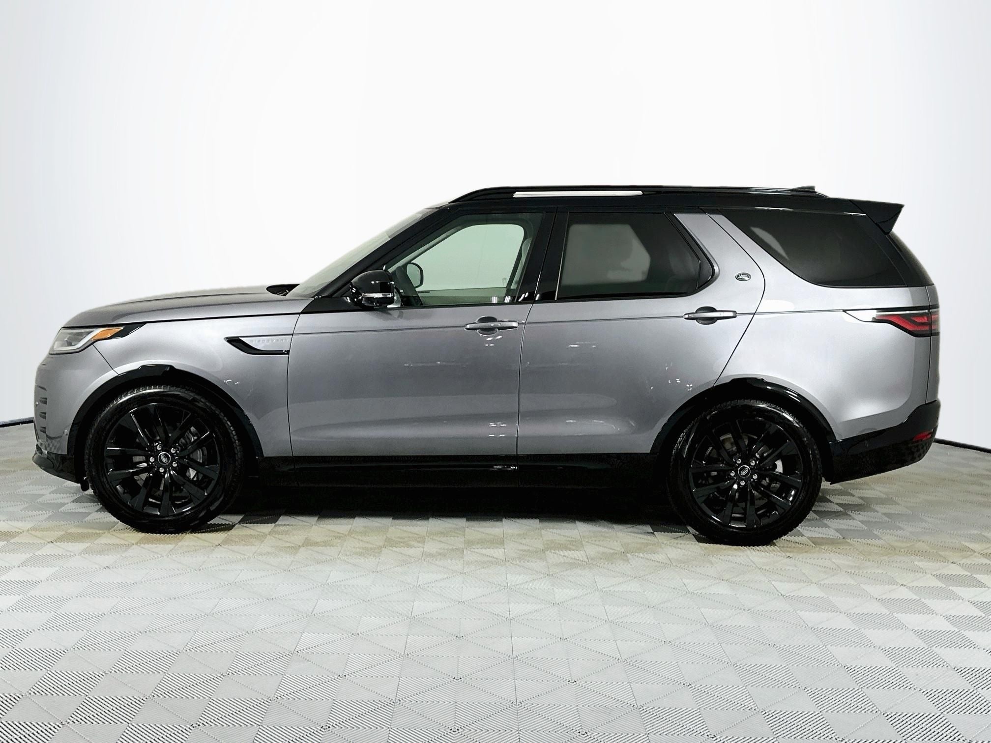 2026 Land Rover Discovery Dynamic SE