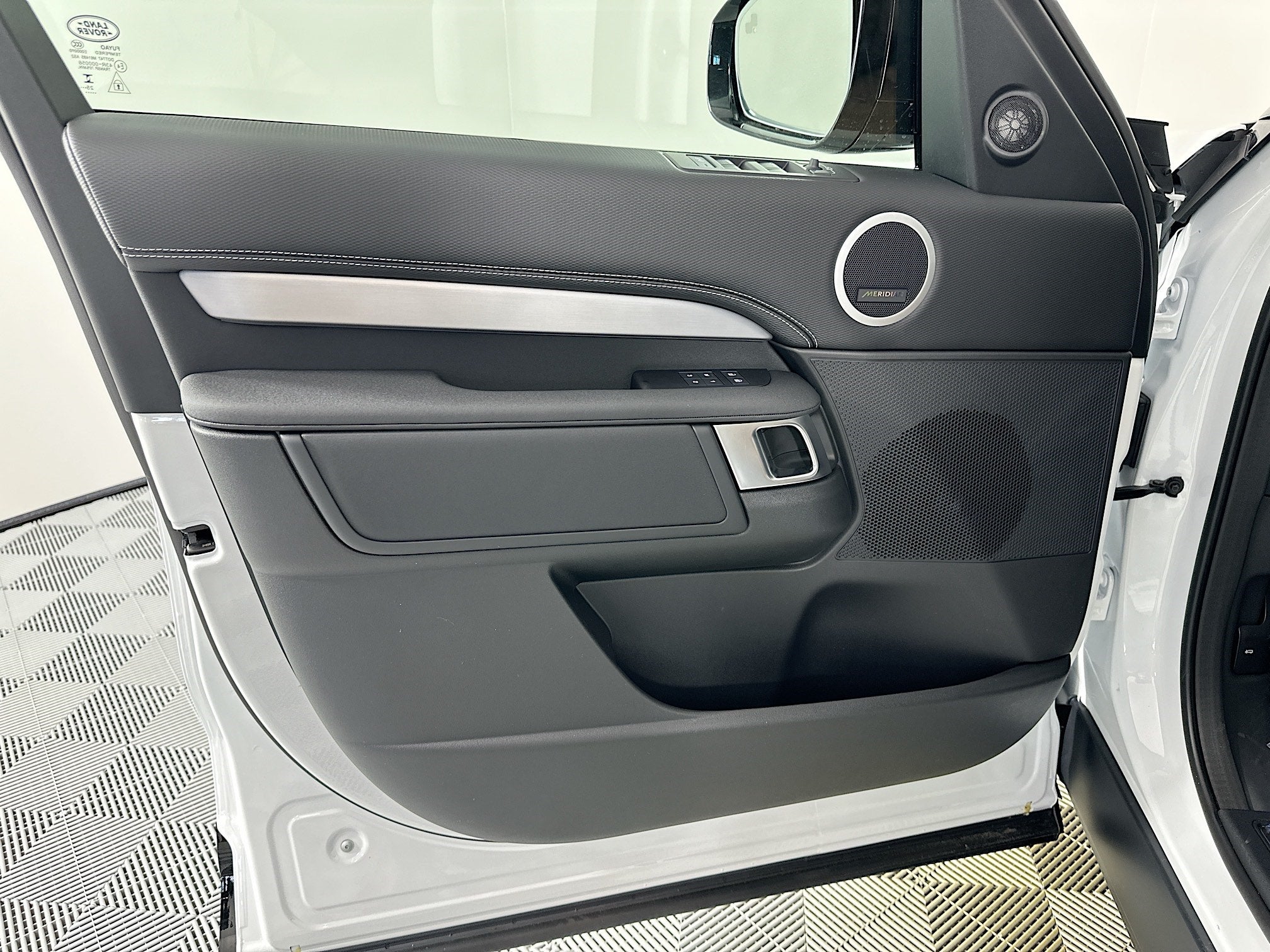 2026 Land Rover Discovery Dynamic SE