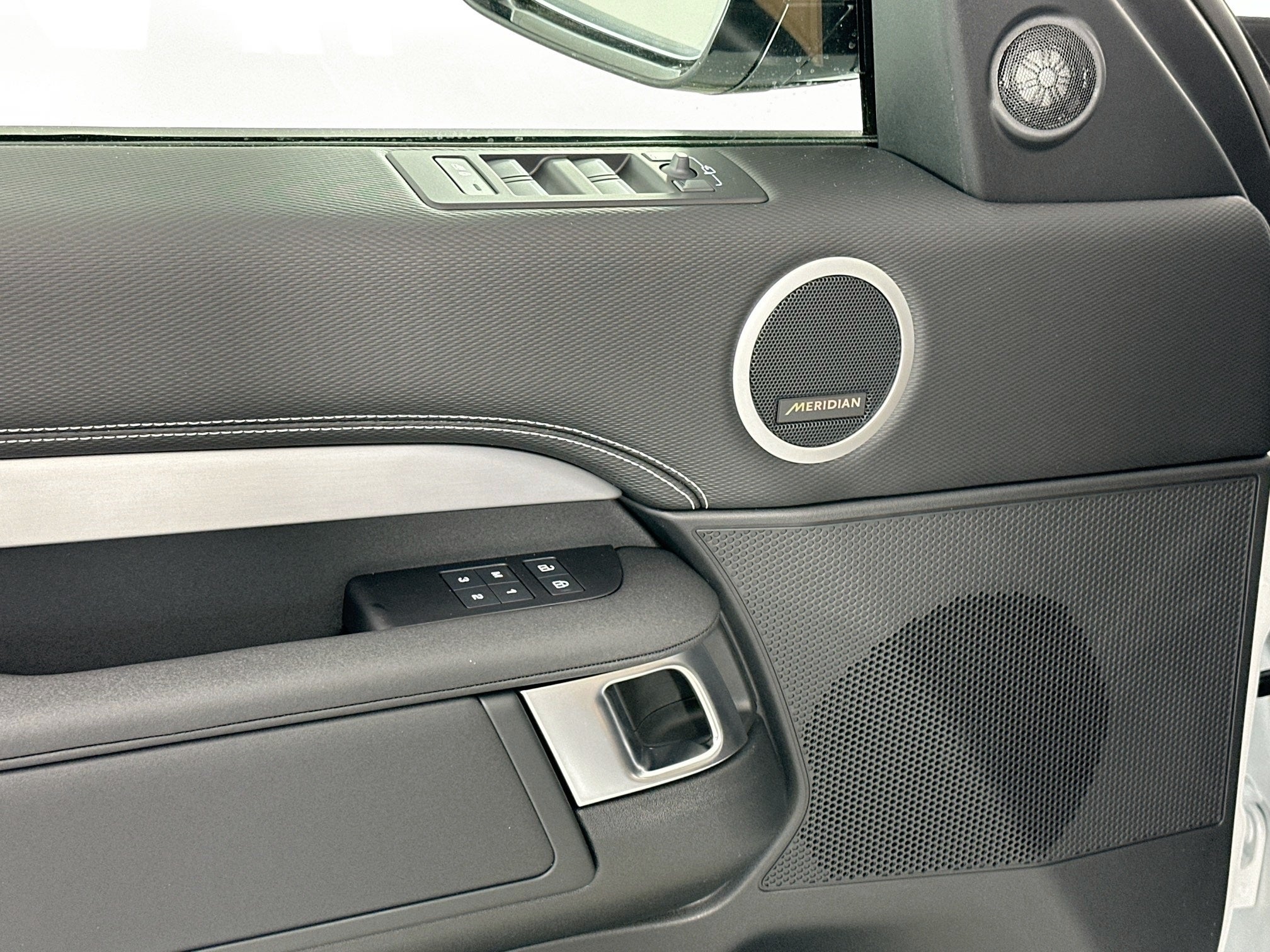 2026 Land Rover Discovery Dynamic SE