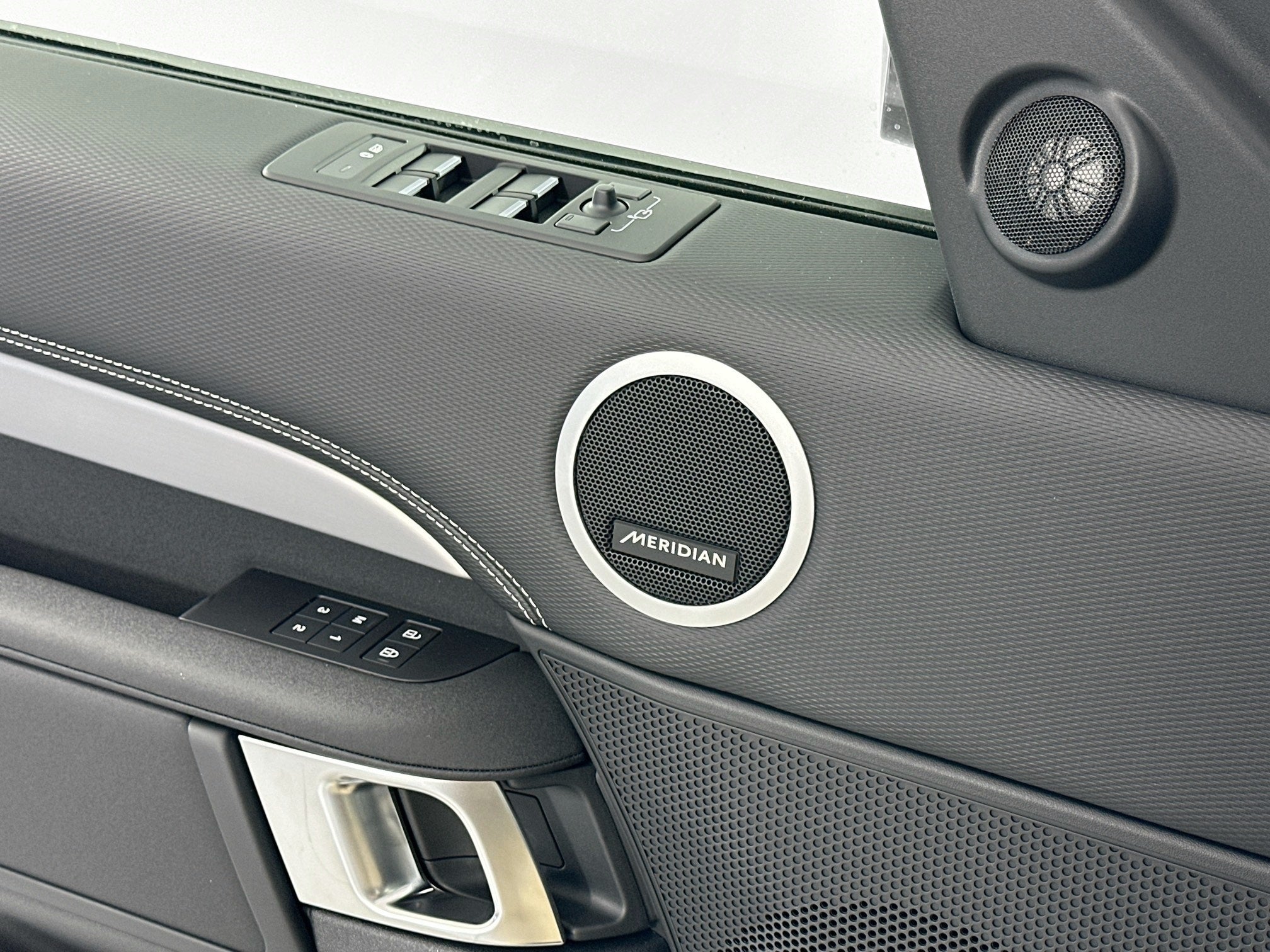 2026 Land Rover Discovery Dynamic SE