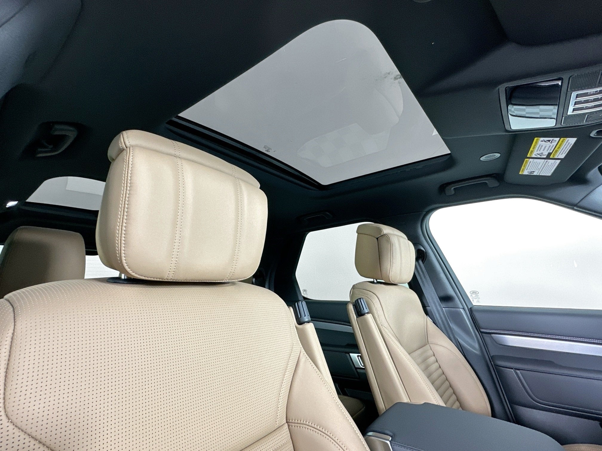 2026 Land Rover Discovery Dynamic SE