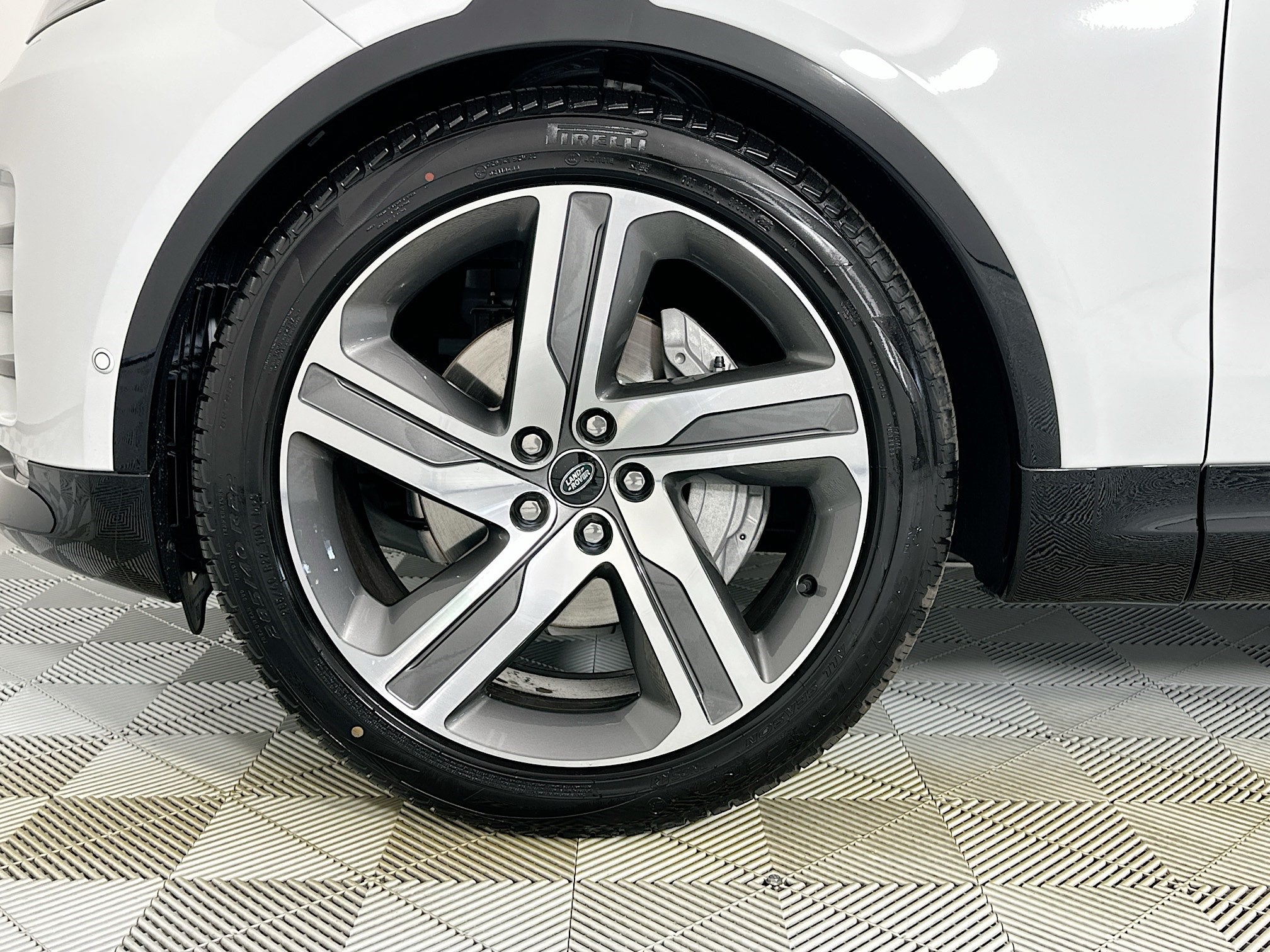 2026 Land Rover Discovery Dynamic SE