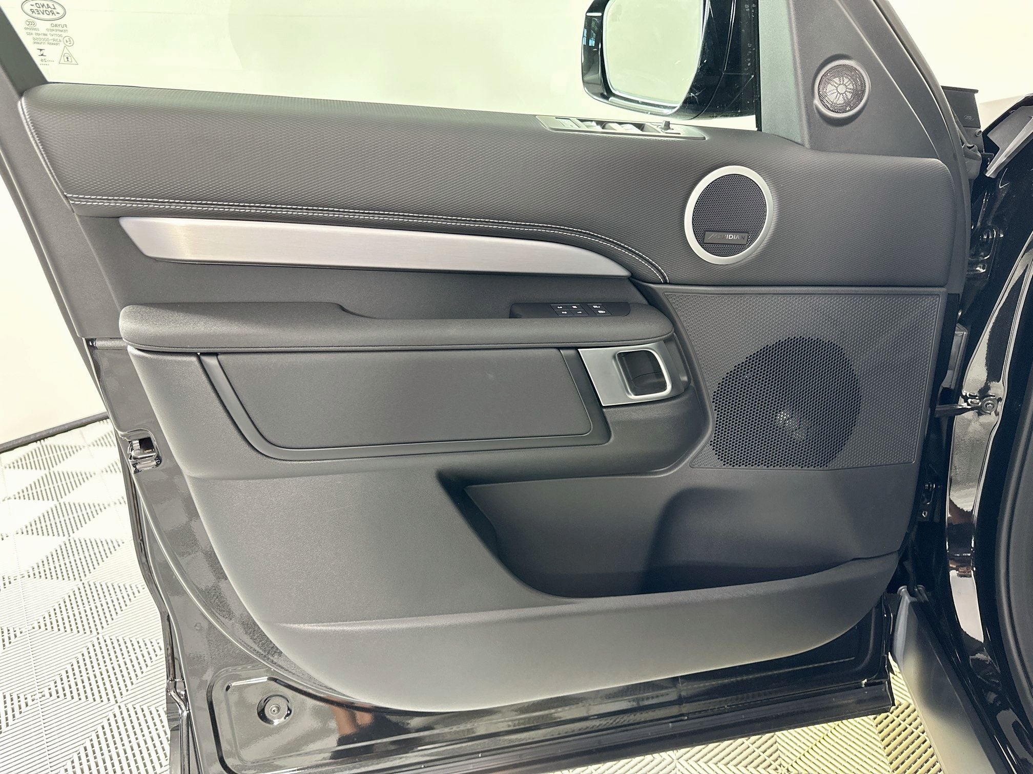 2026 Land Rover Discovery Dynamic SE