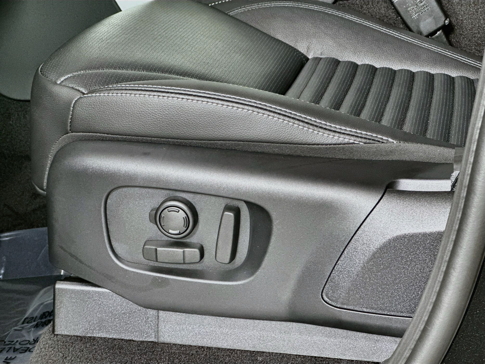 2026 Land Rover Discovery Dynamic SE
