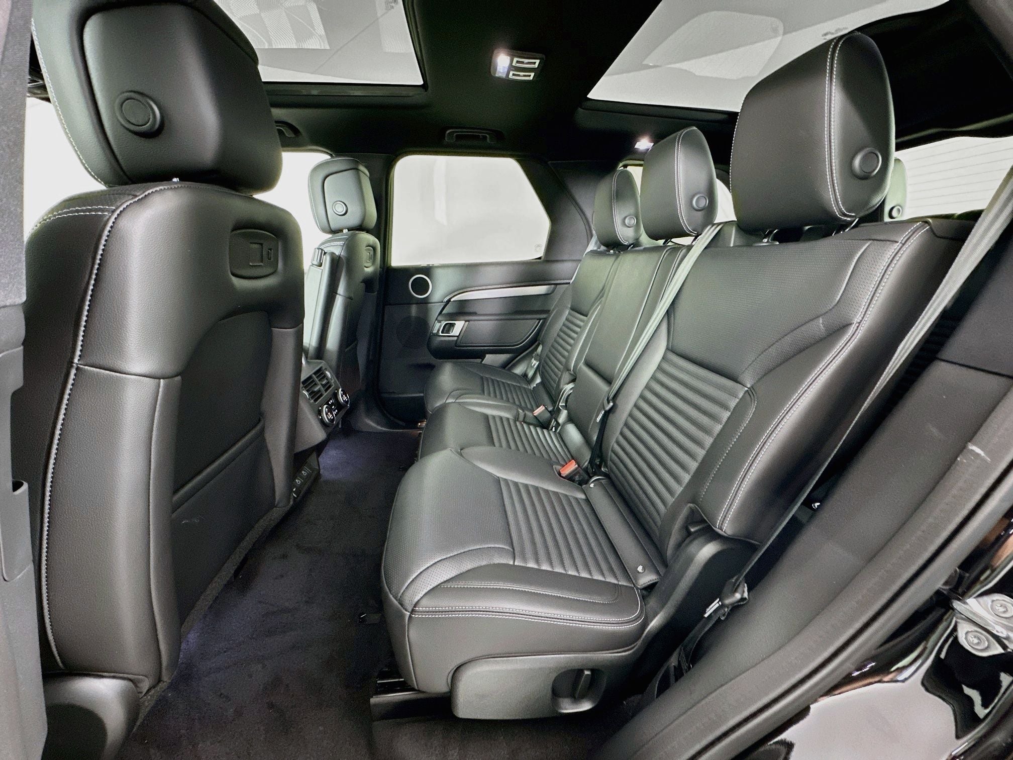 2026 Land Rover Discovery Dynamic SE