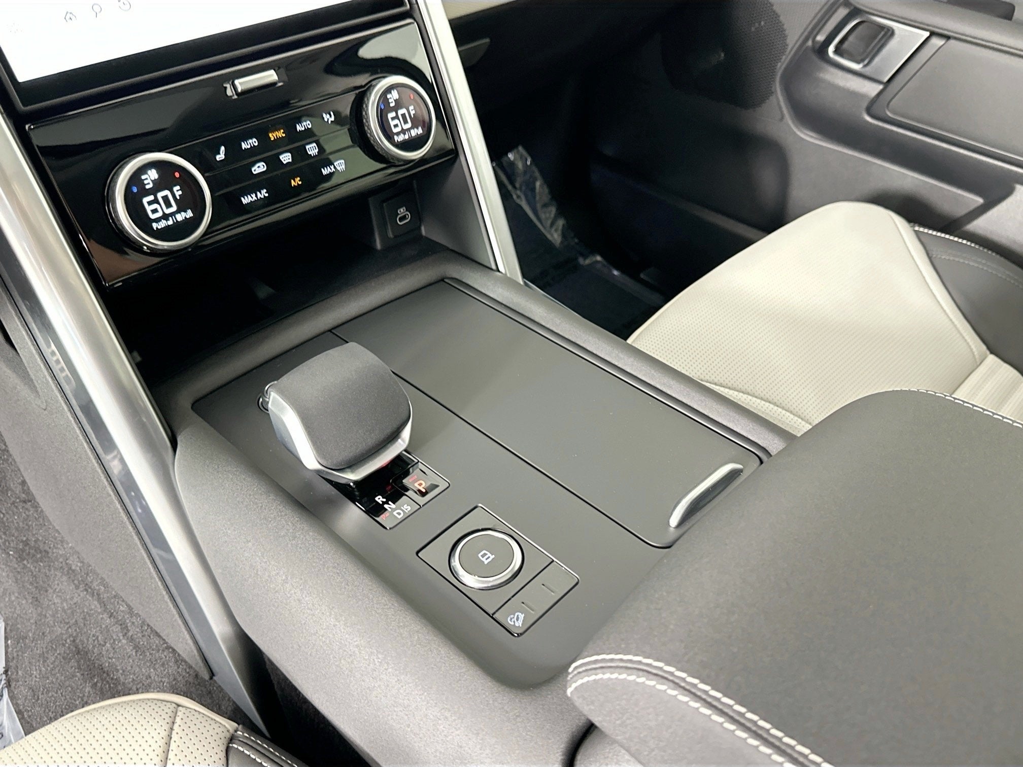 2025 Land Rover Discovery Dynamic SE