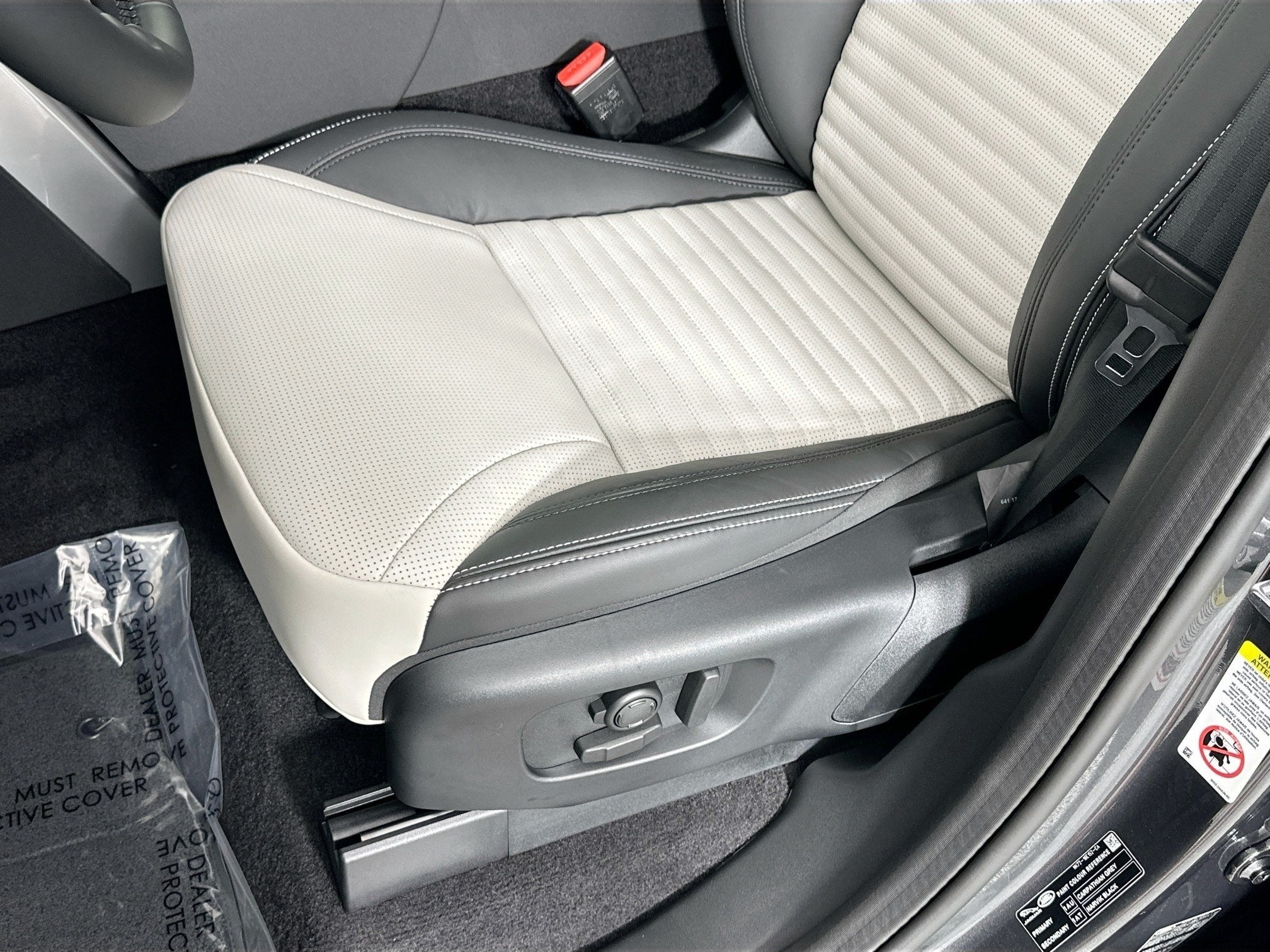 2025 Land Rover Discovery Dynamic SE