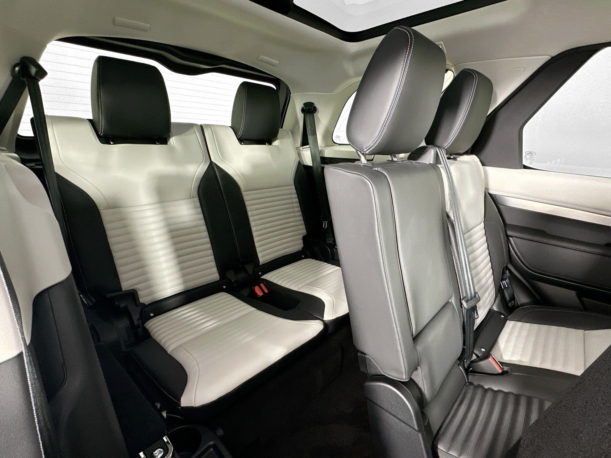 2025 Land Rover Discovery Dynamic SE