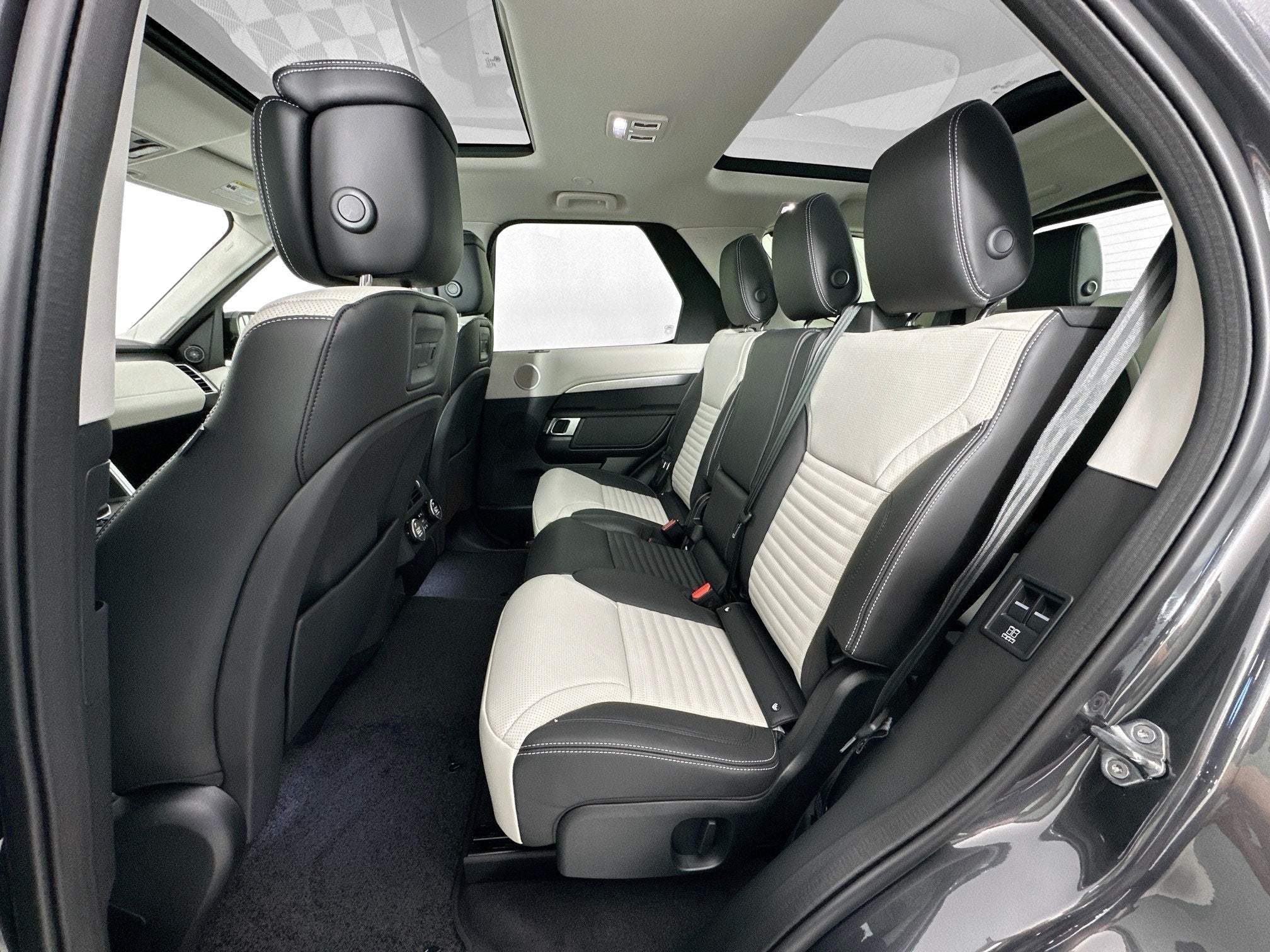 2025 Land Rover Discovery Dynamic SE