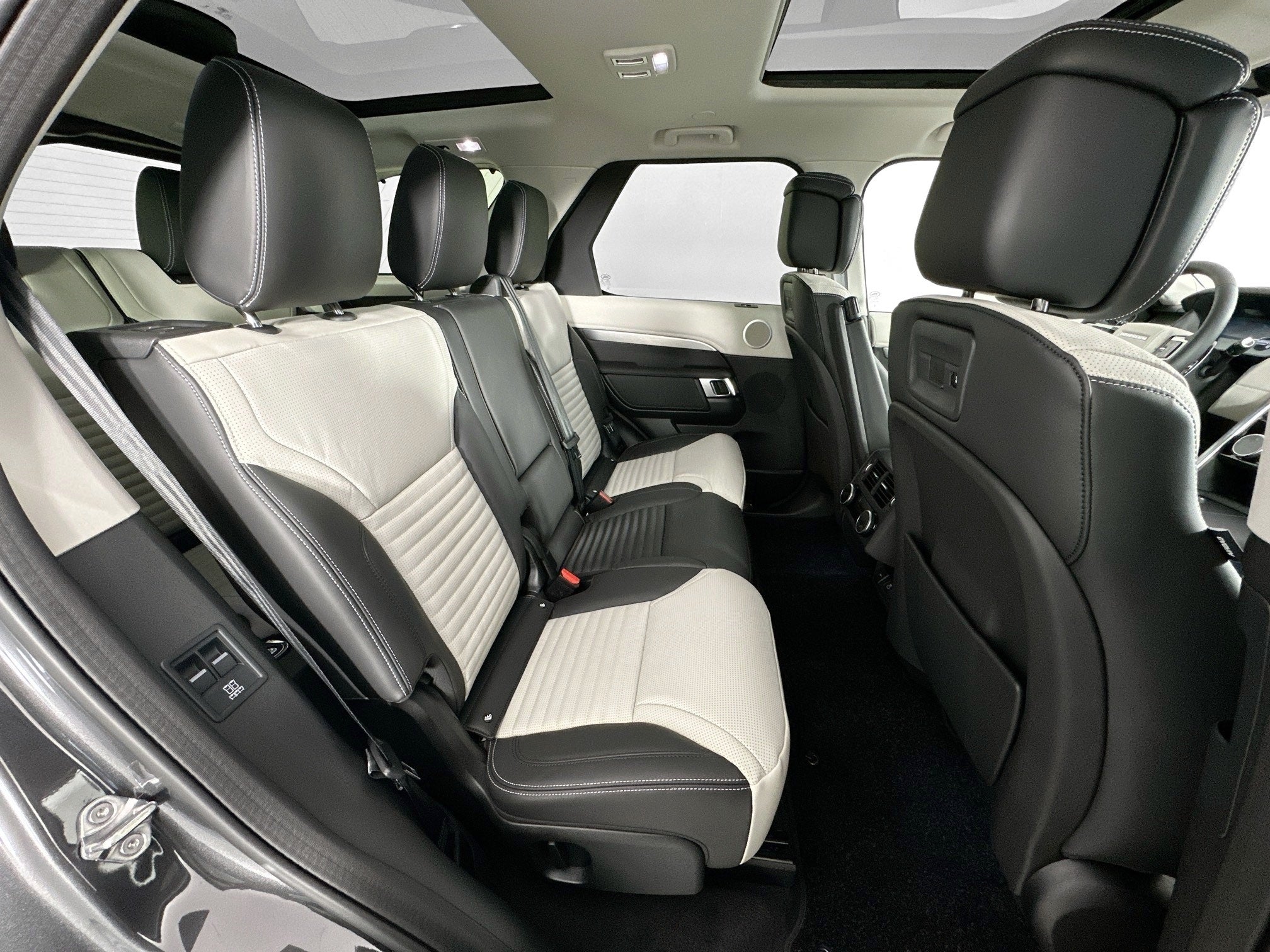 2025 Land Rover Discovery Dynamic SE