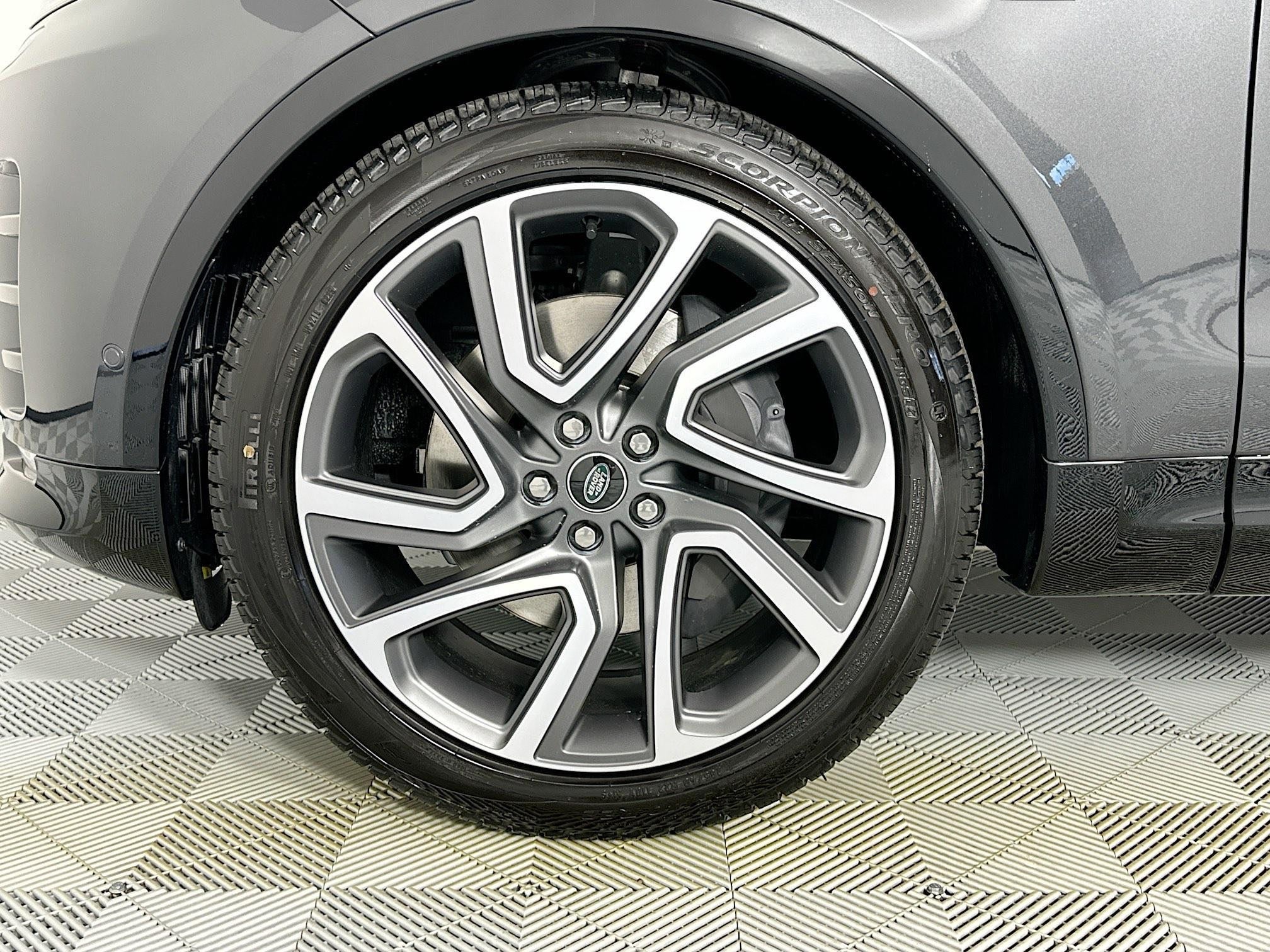 2025 Land Rover Discovery Dynamic SE