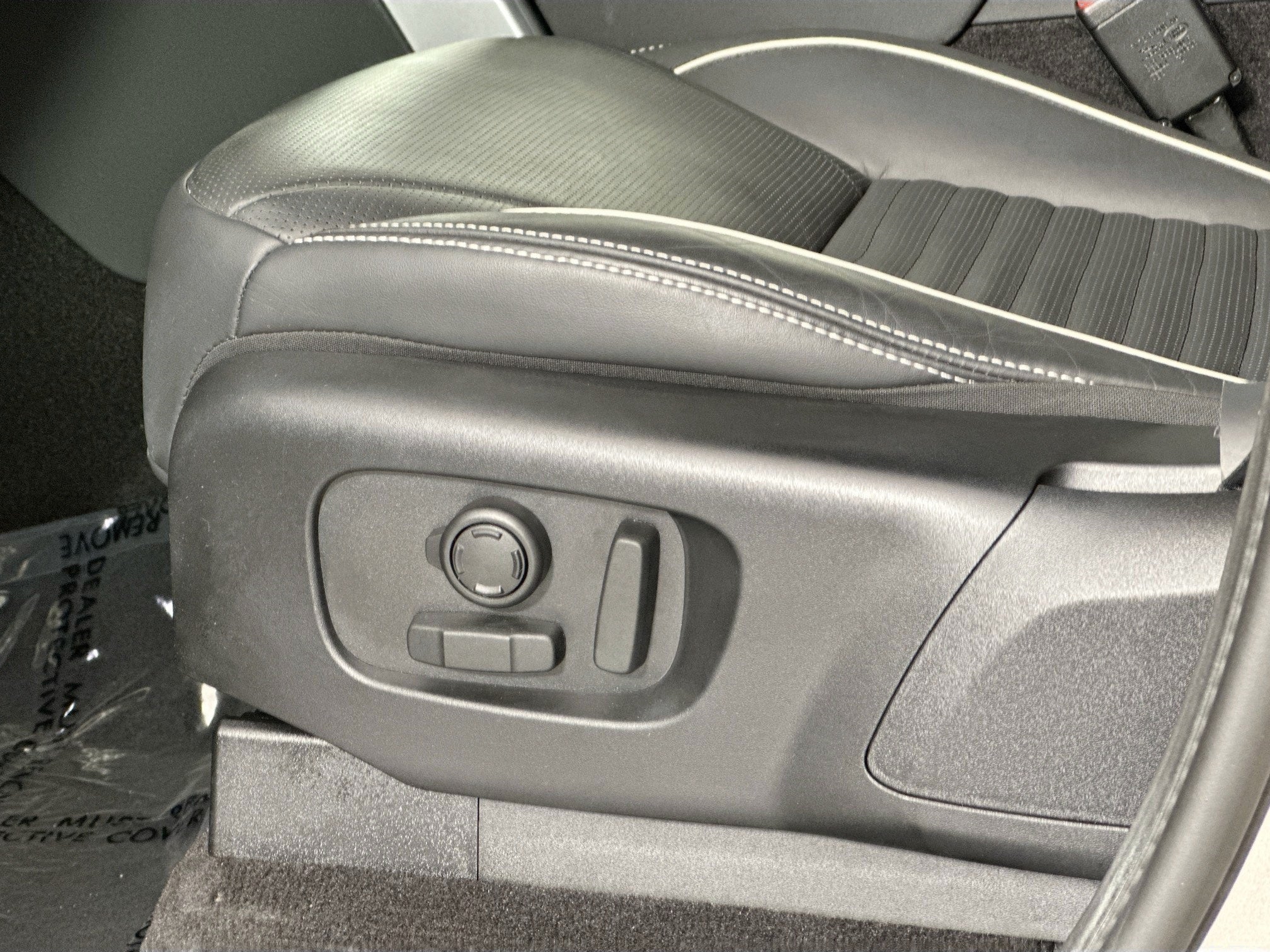 2024 Land Rover Discovery Dynamic SE