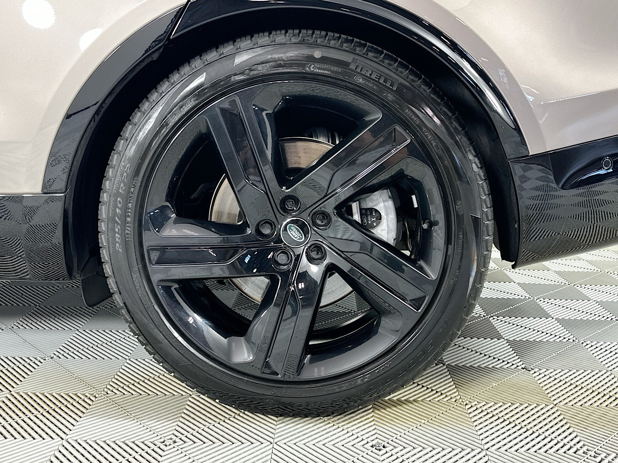 2024 Land Rover Discovery Dynamic SE