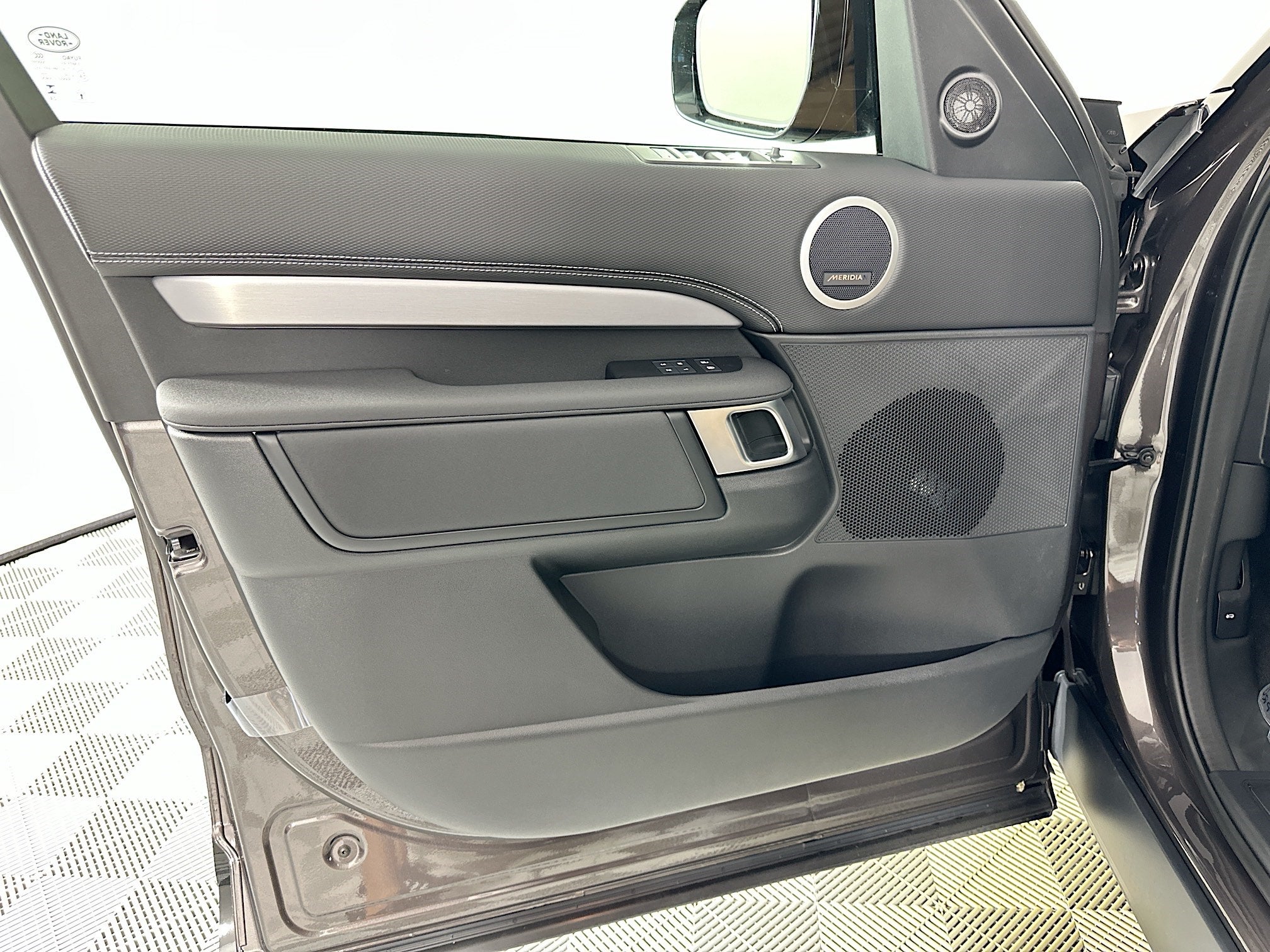 2025 Land Rover Discovery Dynamic SE