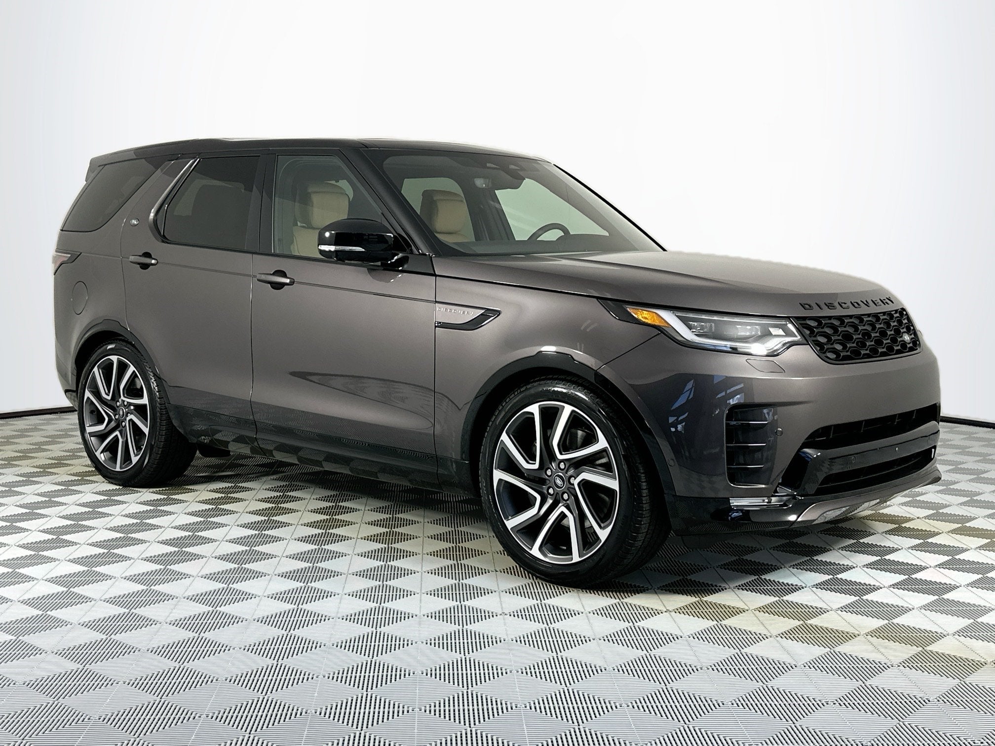 2025 Land Rover Discovery Dynamic SE