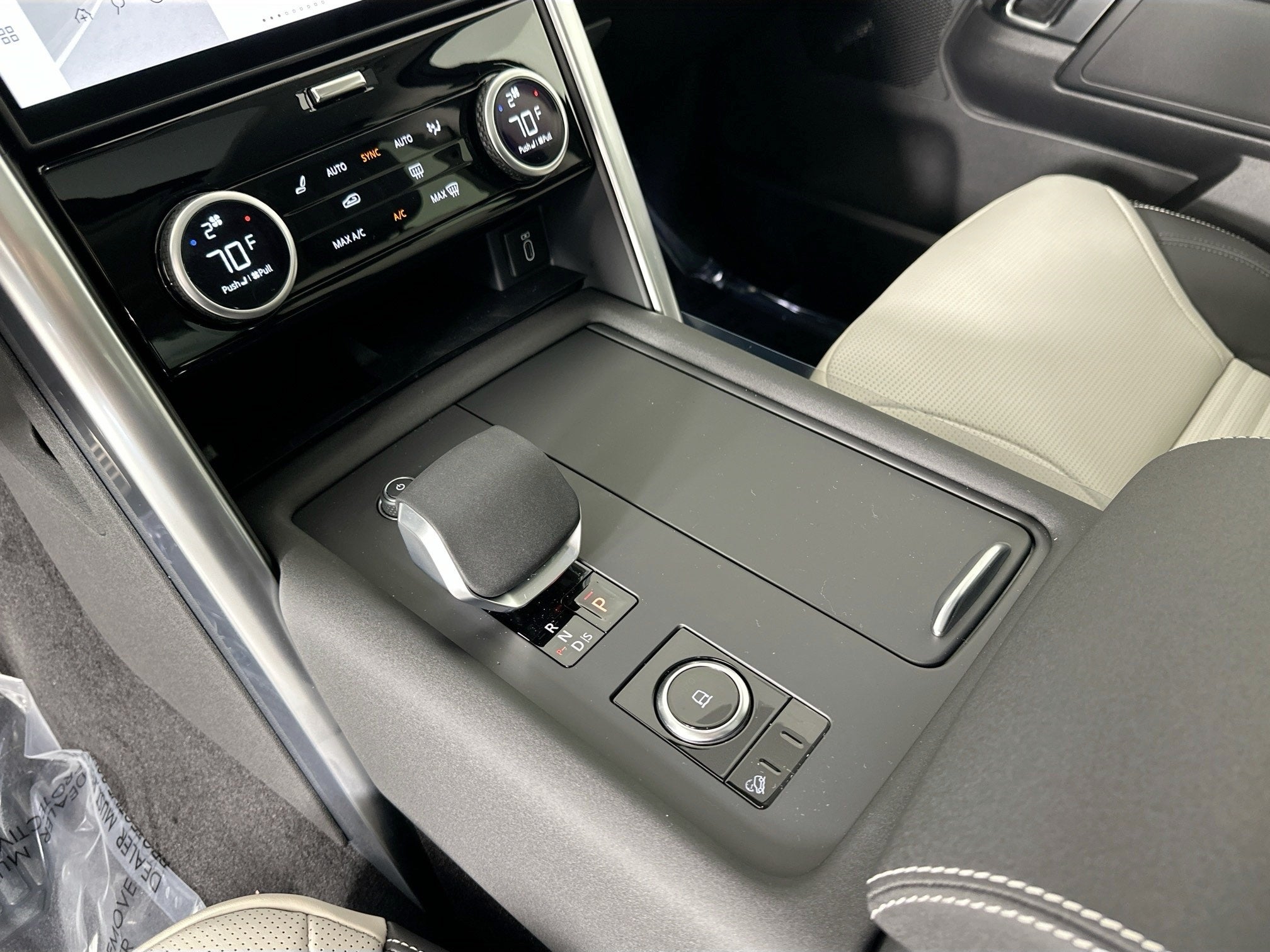 2026 Land Rover Discovery Base