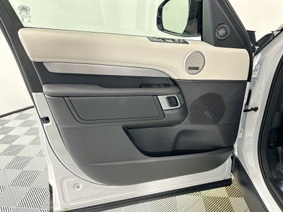 2026 Land Rover Discovery Base