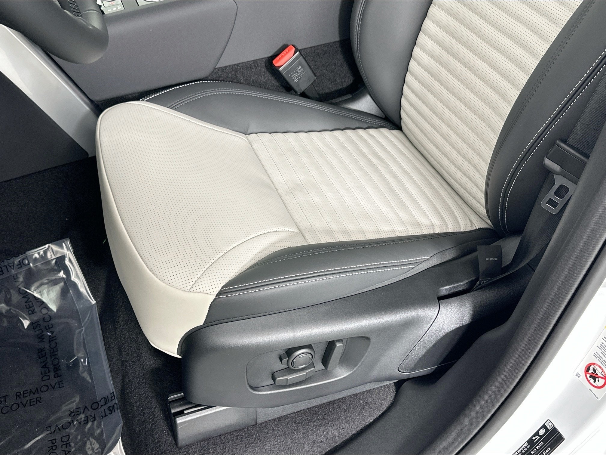 2026 Land Rover Discovery Base