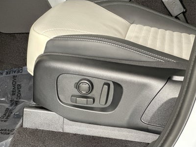 2026 Land Rover Discovery Base