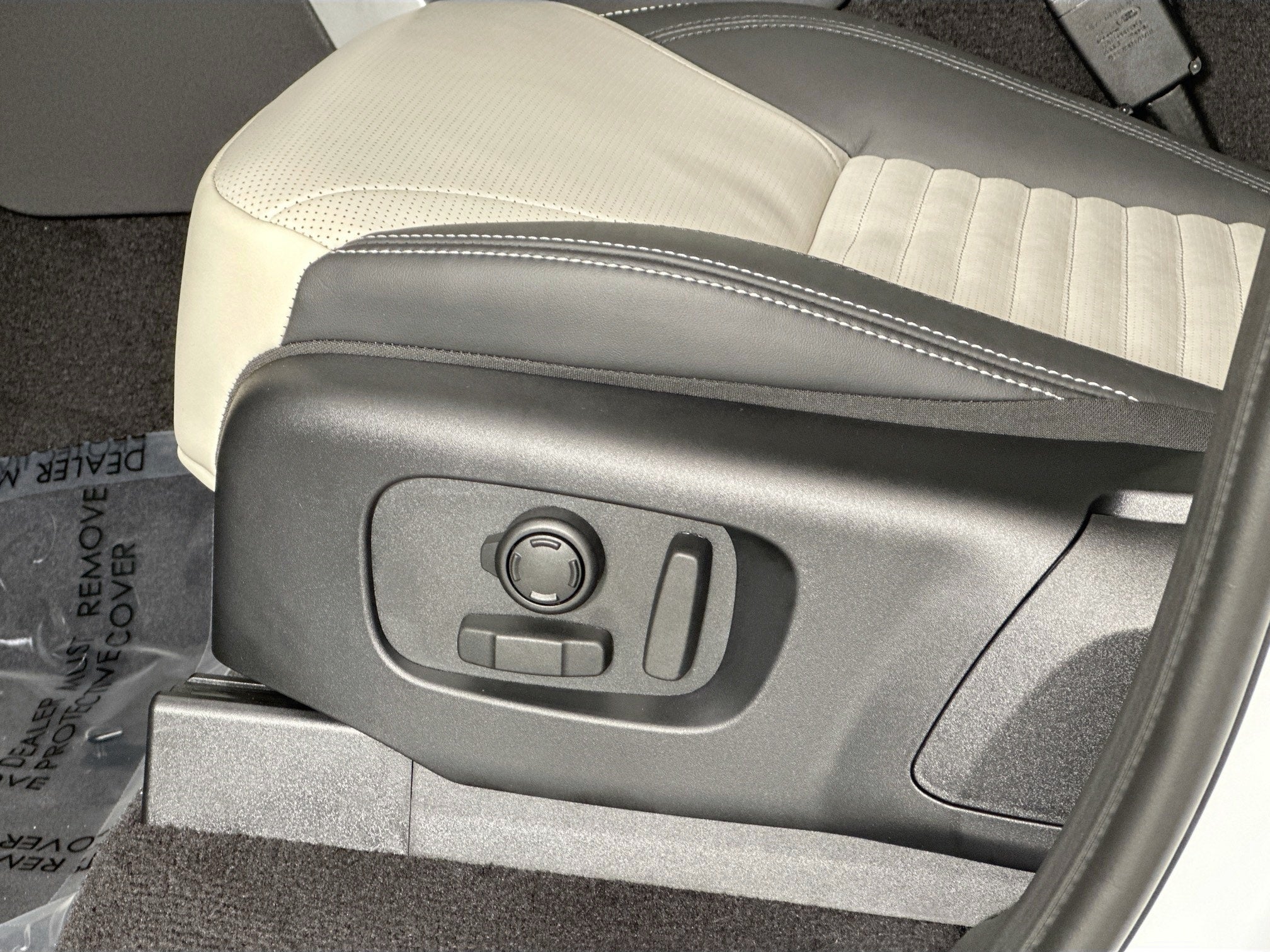 2026 Land Rover Discovery Base