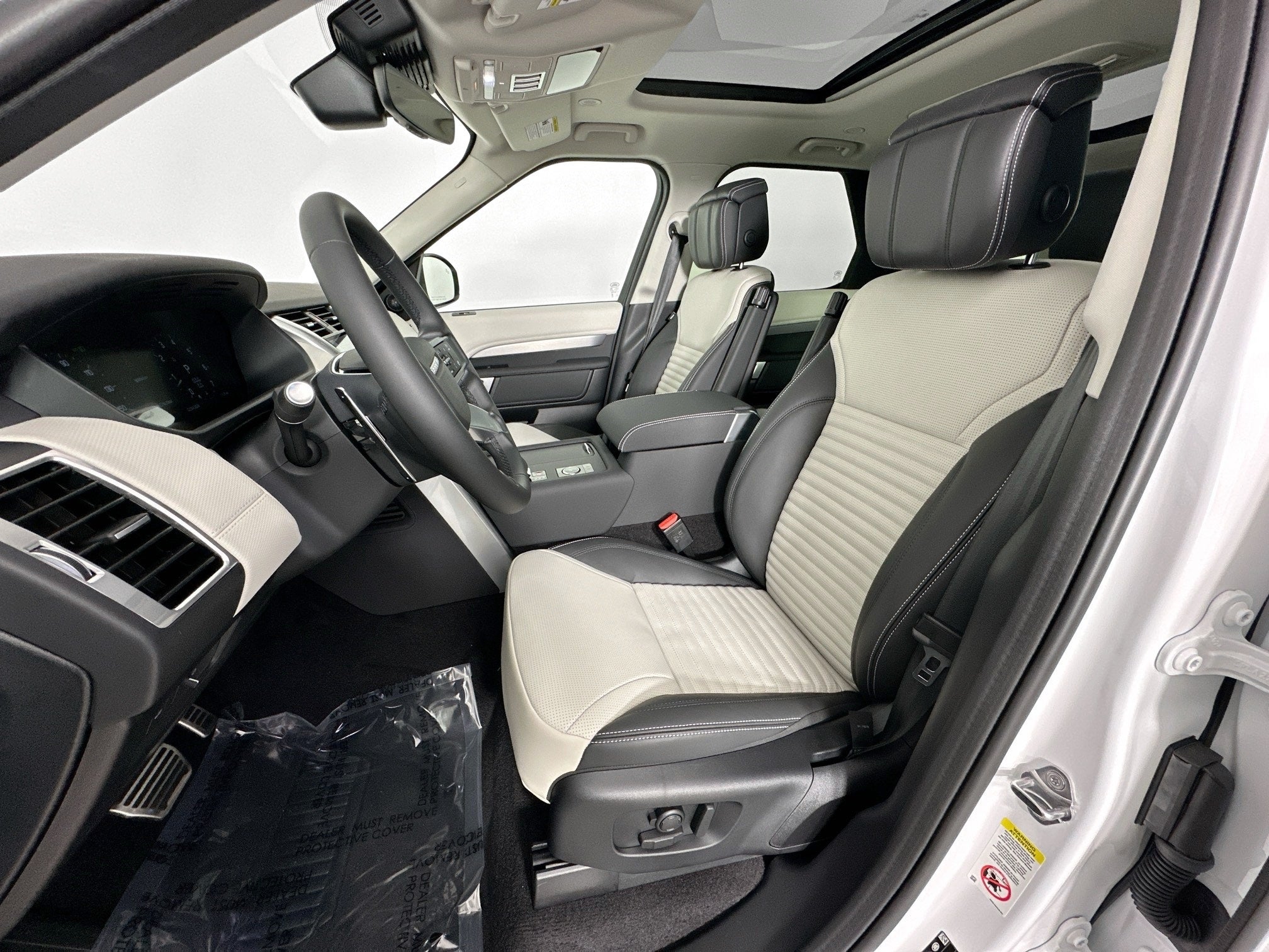 2026 Land Rover Discovery Base