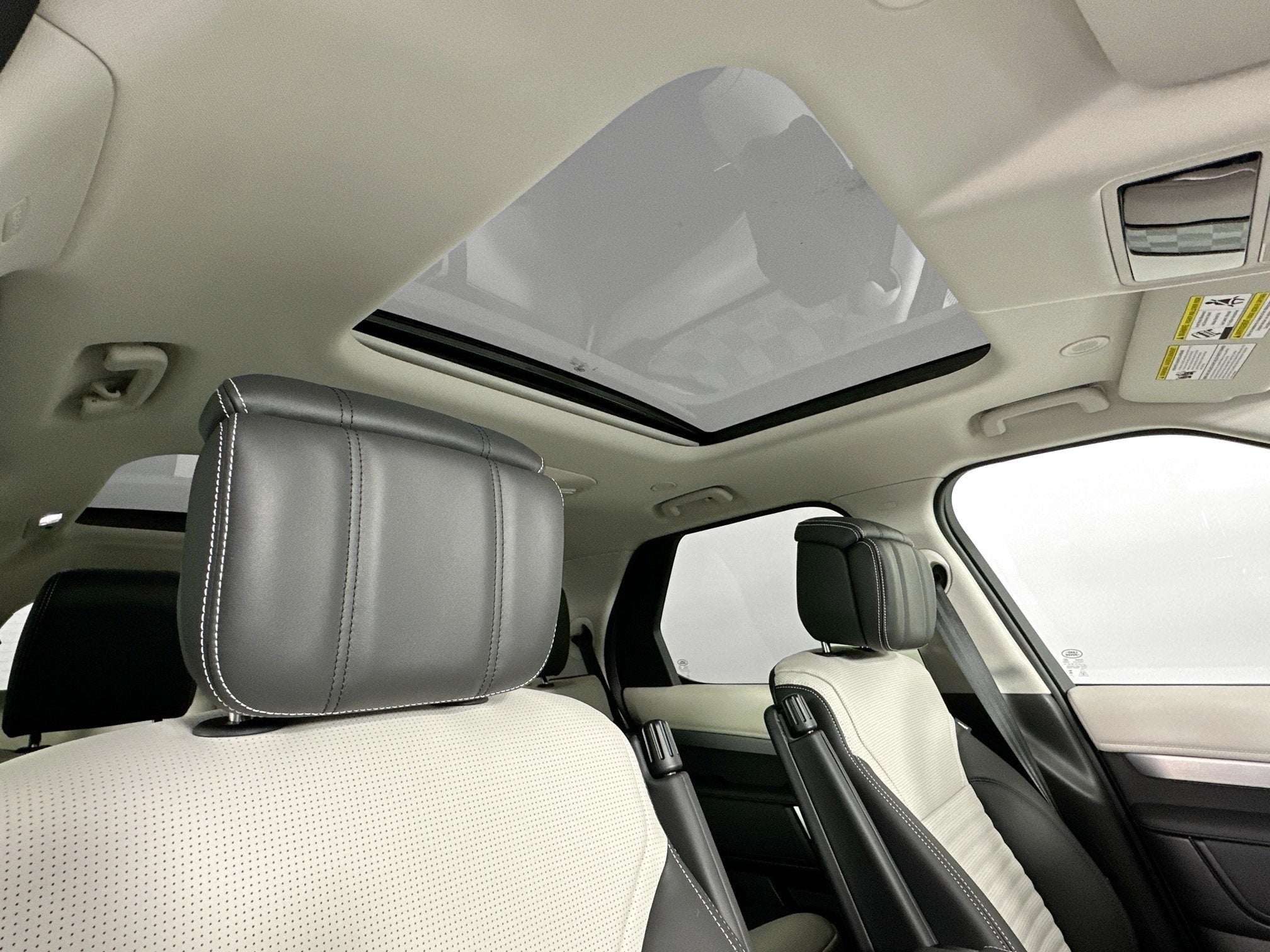 2026 Land Rover Discovery Base