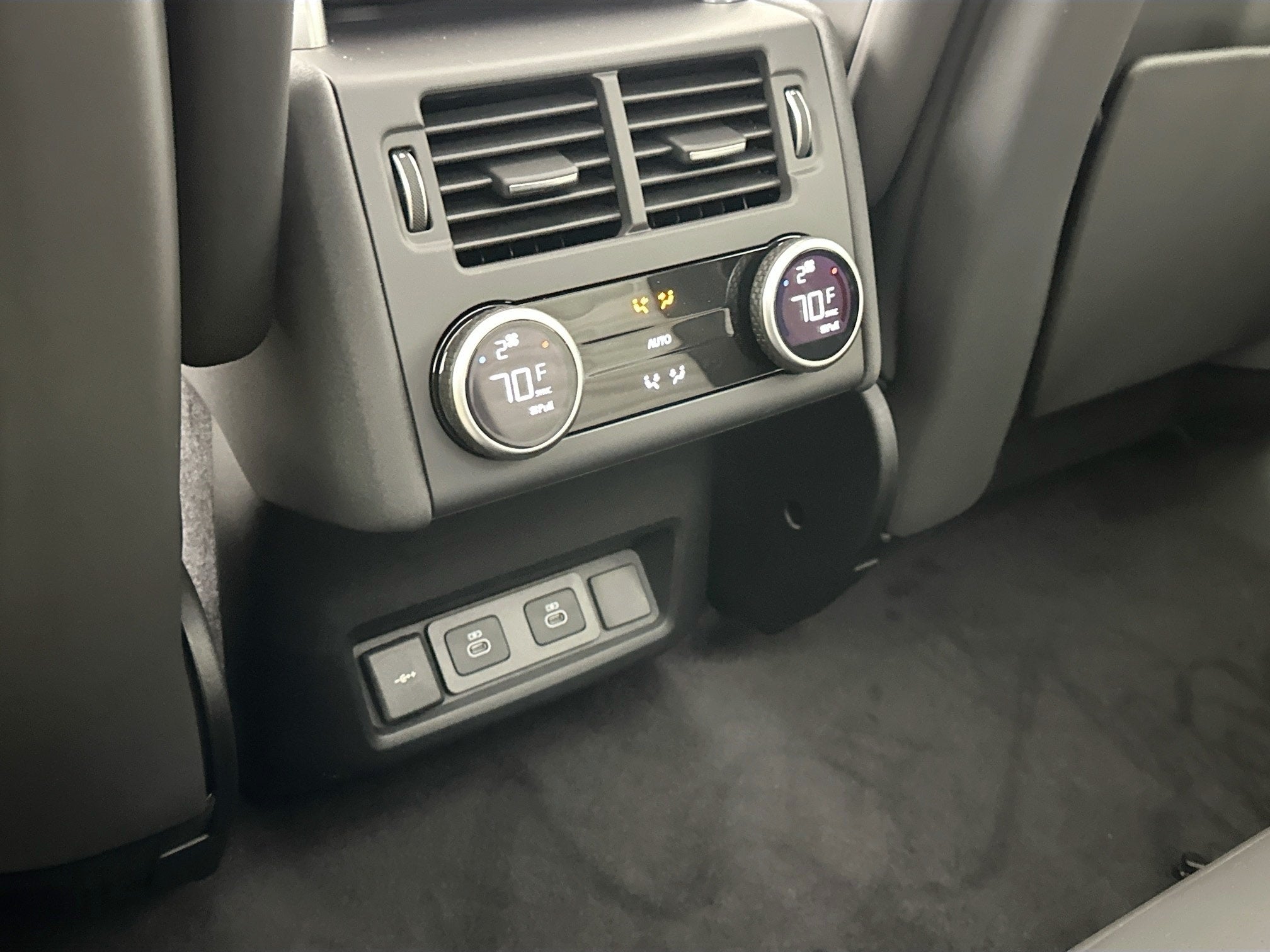 2026 Land Rover Discovery Base