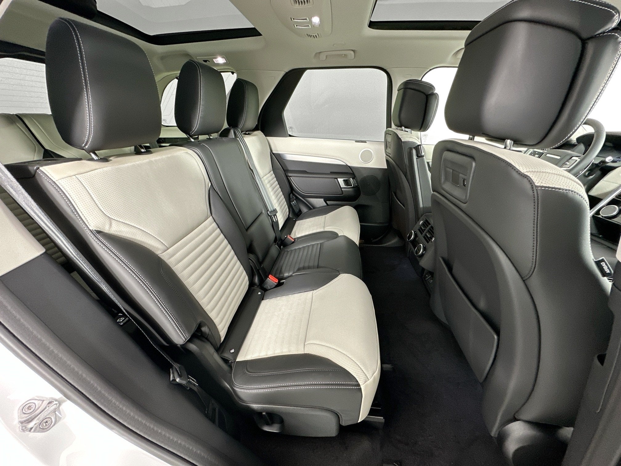 2026 Land Rover Discovery Base