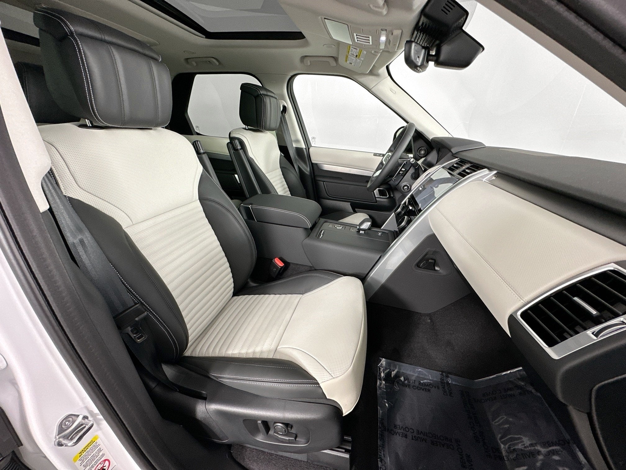 2026 Land Rover Discovery Base