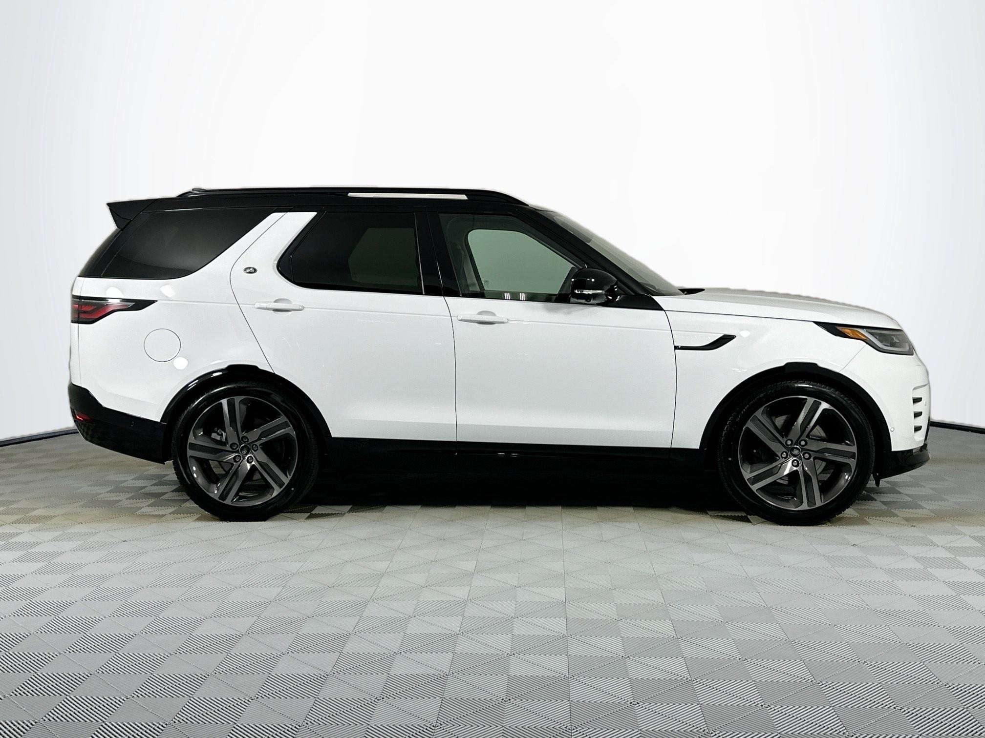 2026 Land Rover Discovery Base