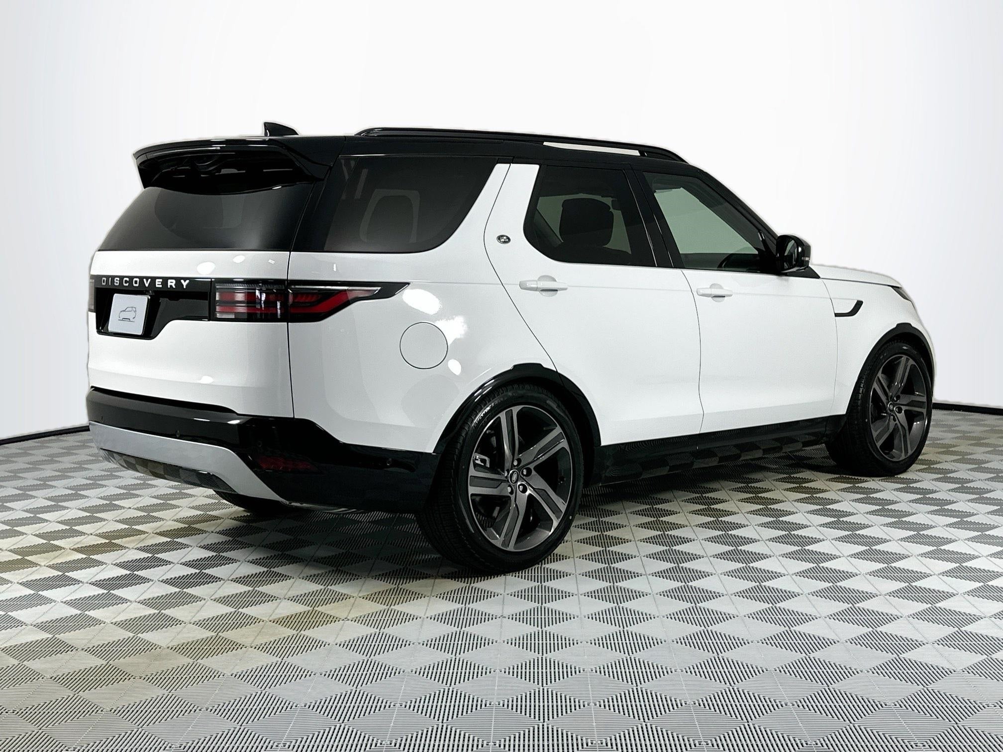 2026 Land Rover Discovery Base