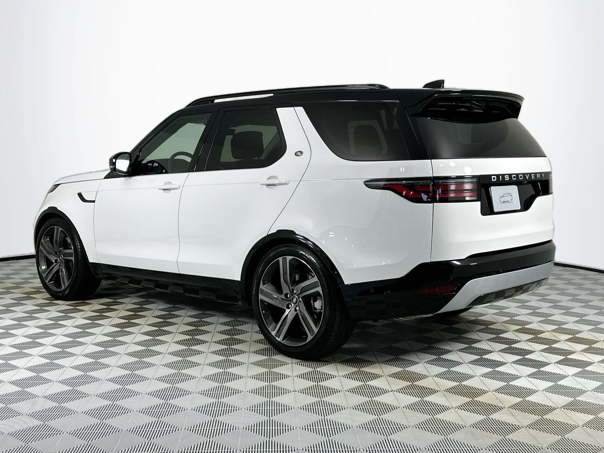 2026 Land Rover Discovery Base