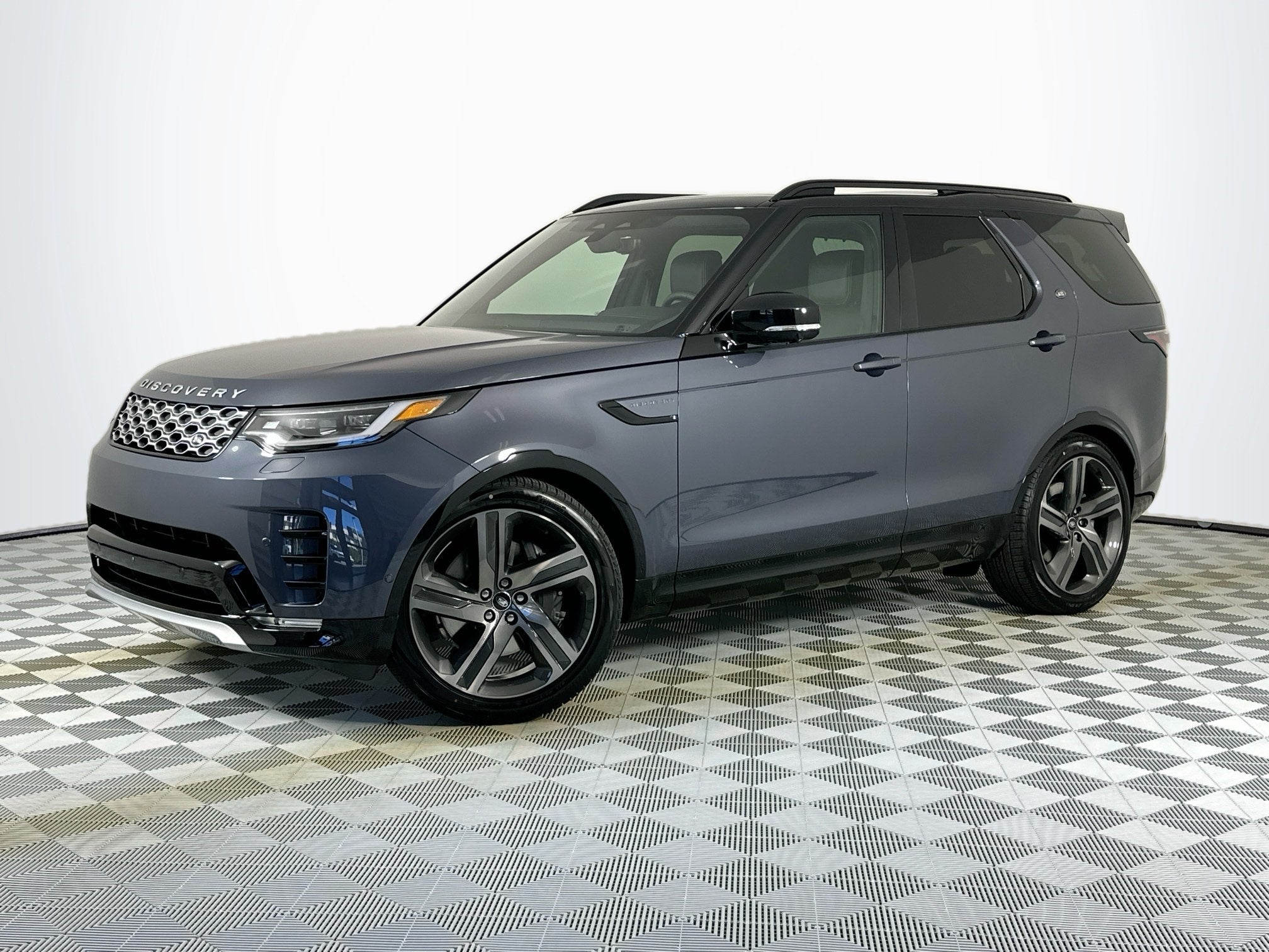 2026 Land Rover Discovery Base