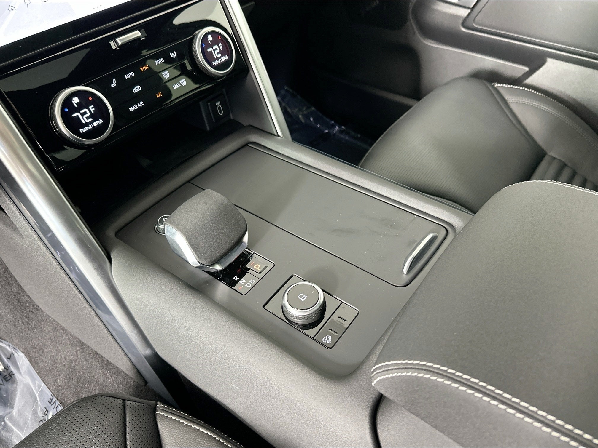 2026 Land Rover Discovery Base