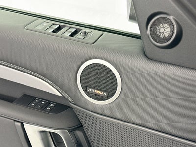 2026 Land Rover Discovery Base