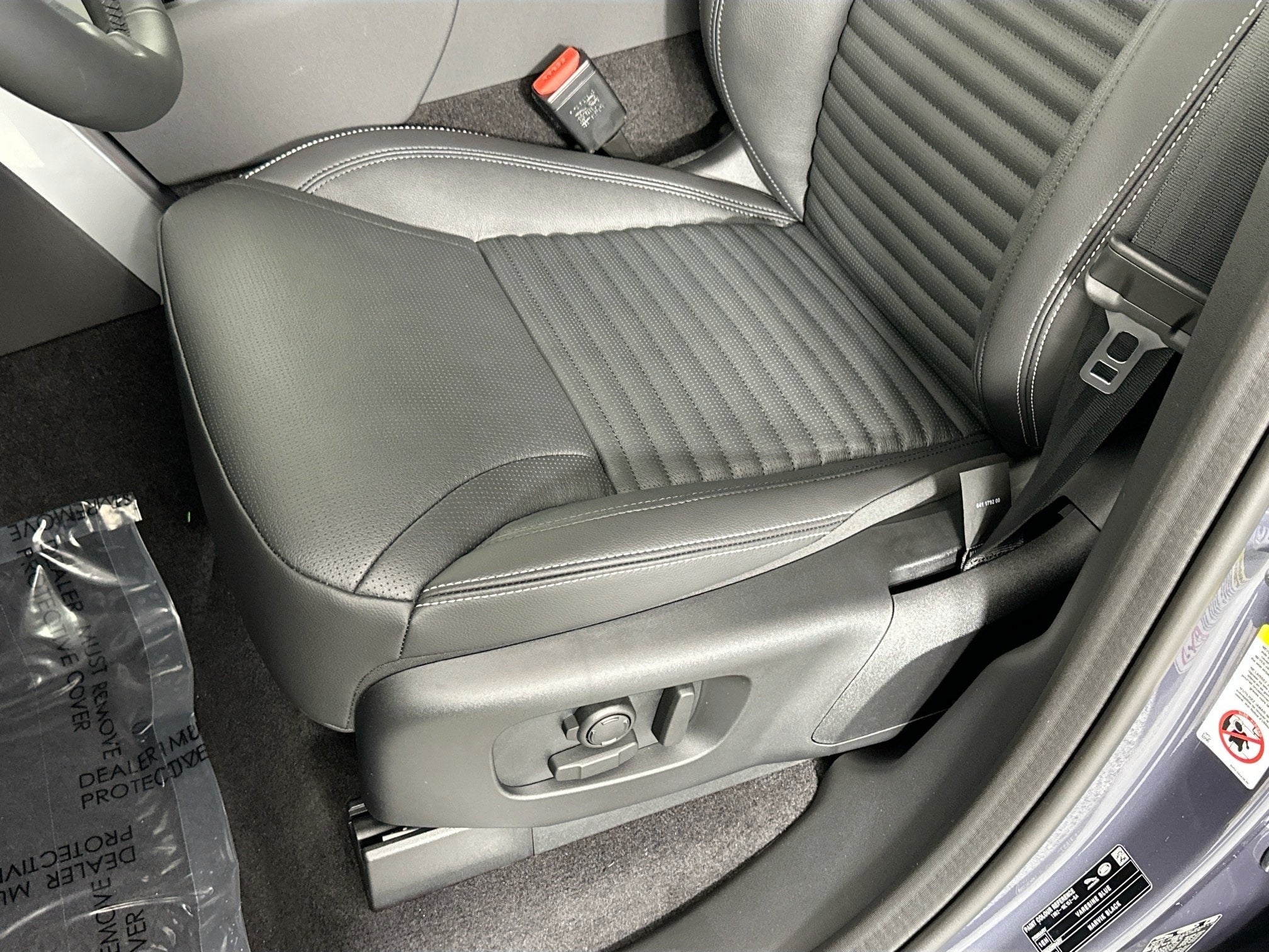 2026 Land Rover Discovery Base