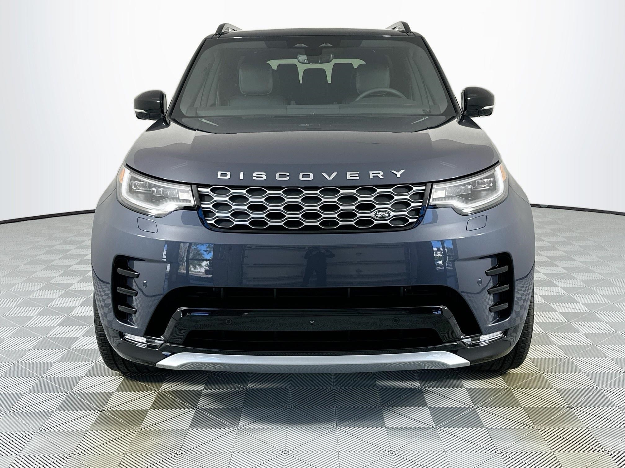 2026 Land Rover Discovery Base