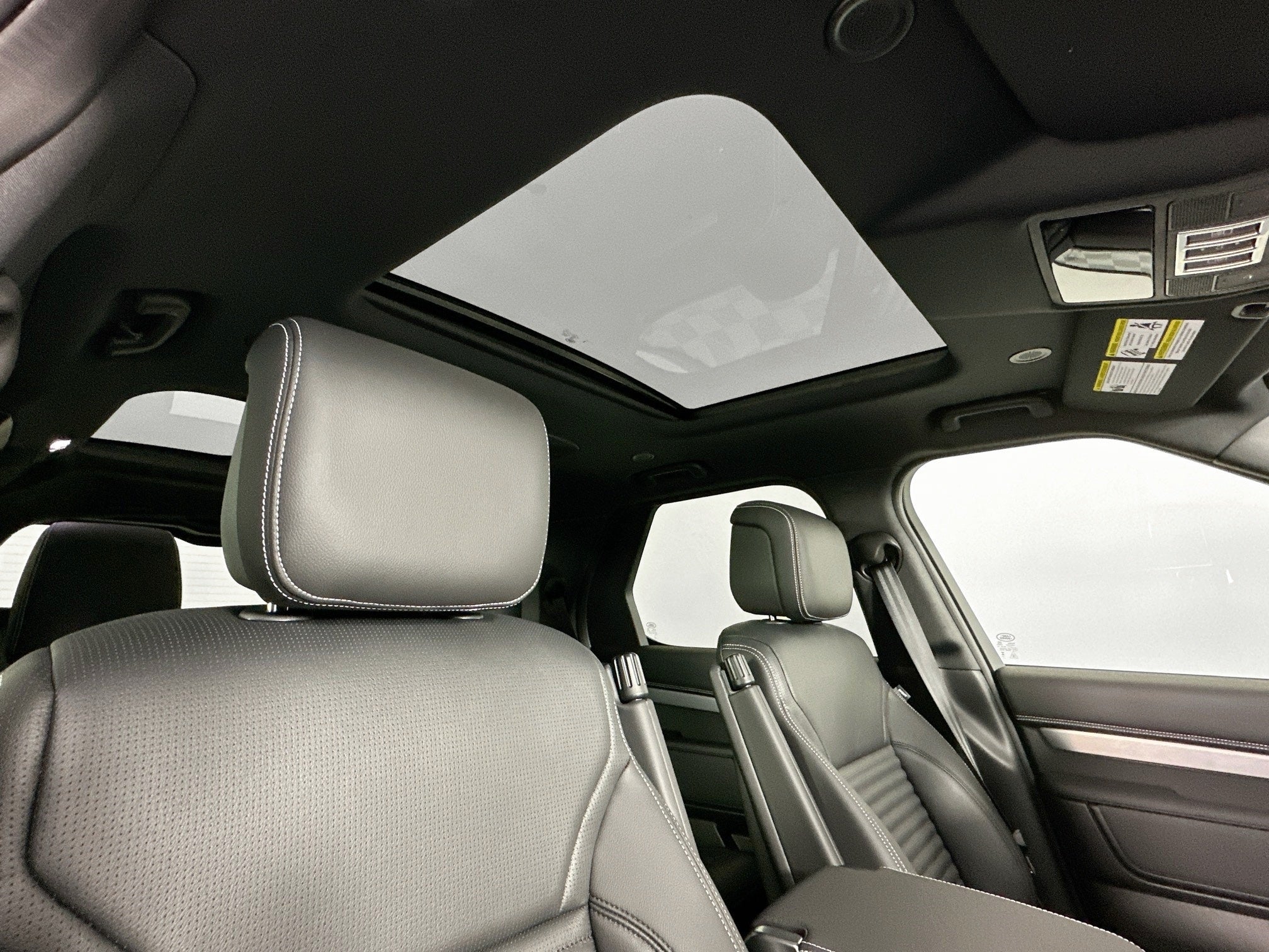 2026 Land Rover Discovery Base