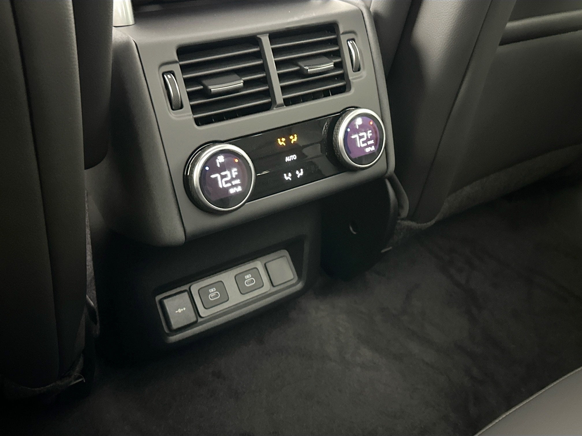 2026 Land Rover Discovery Base