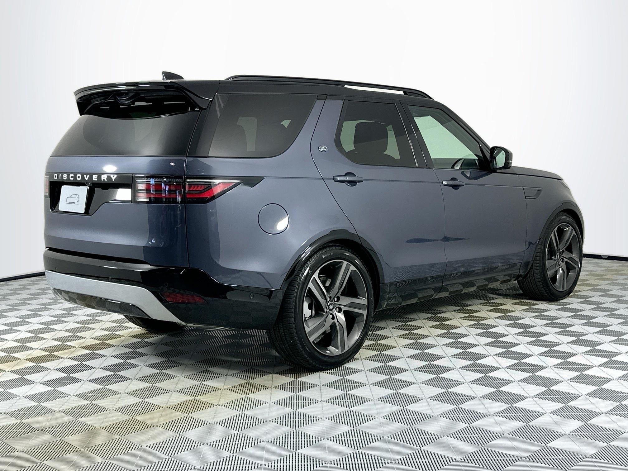 2026 Land Rover Discovery Base