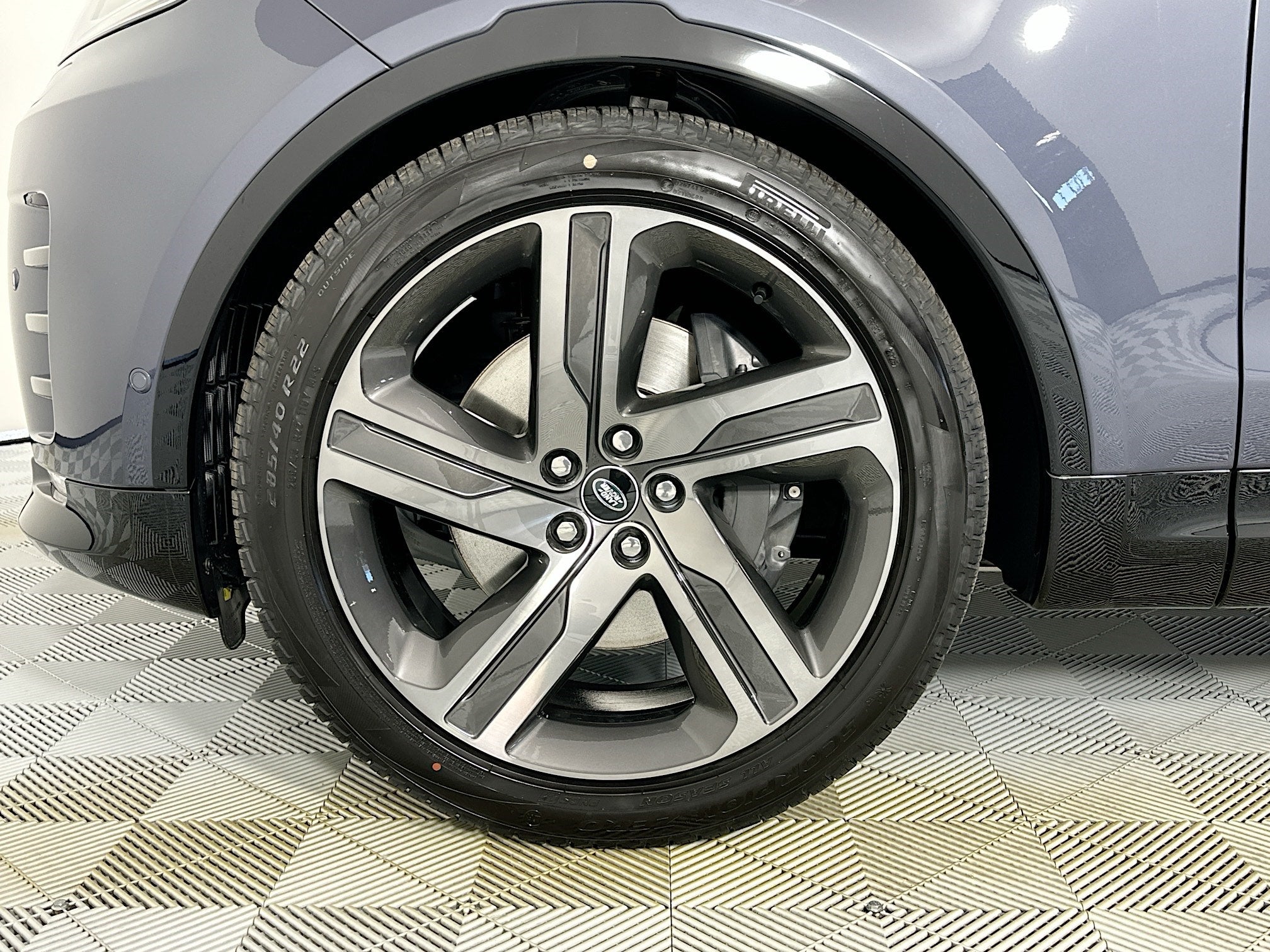 2026 Land Rover Discovery Base