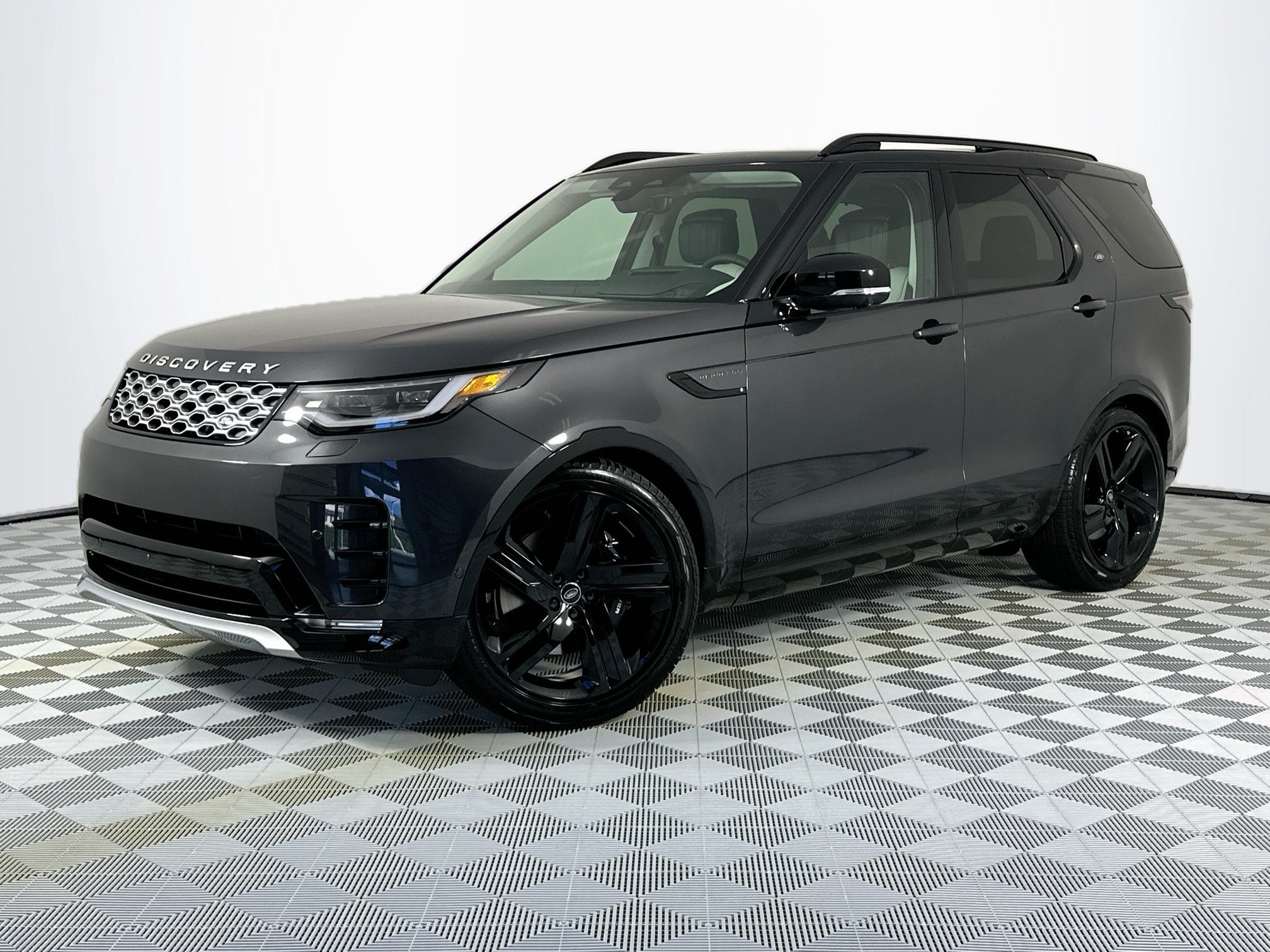 2025 Land Rover Discovery Metropolitan Edition