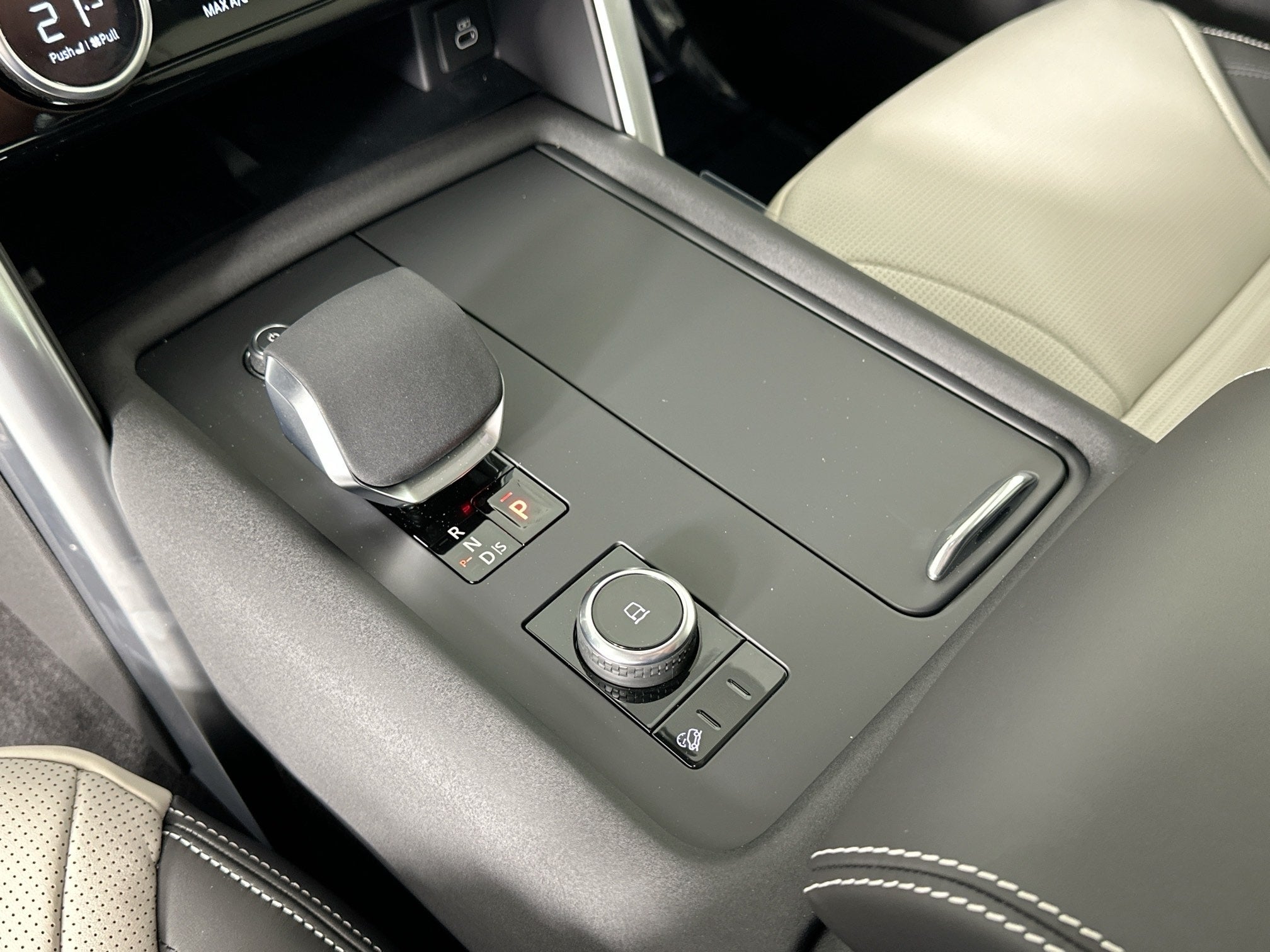 2025 Land Rover Discovery Metropolitan Edition